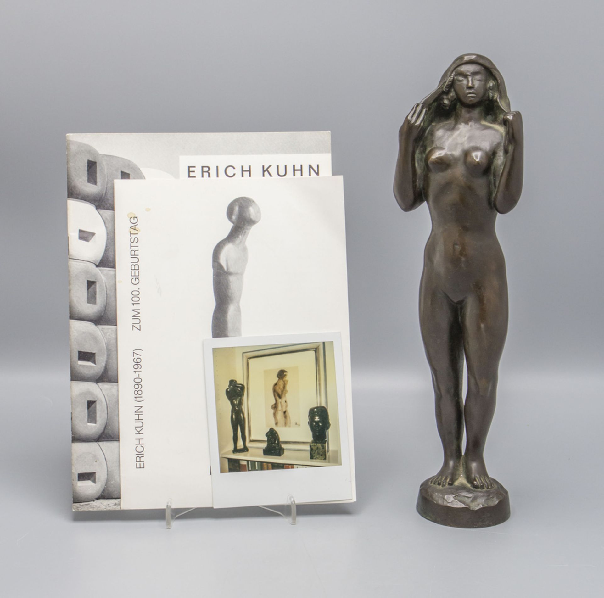 Erich Kuhn (1890 Berlin - 1967 Höchst), Bronzeskulptur 'Weiblicher Akt' / A bronze sculpture ...