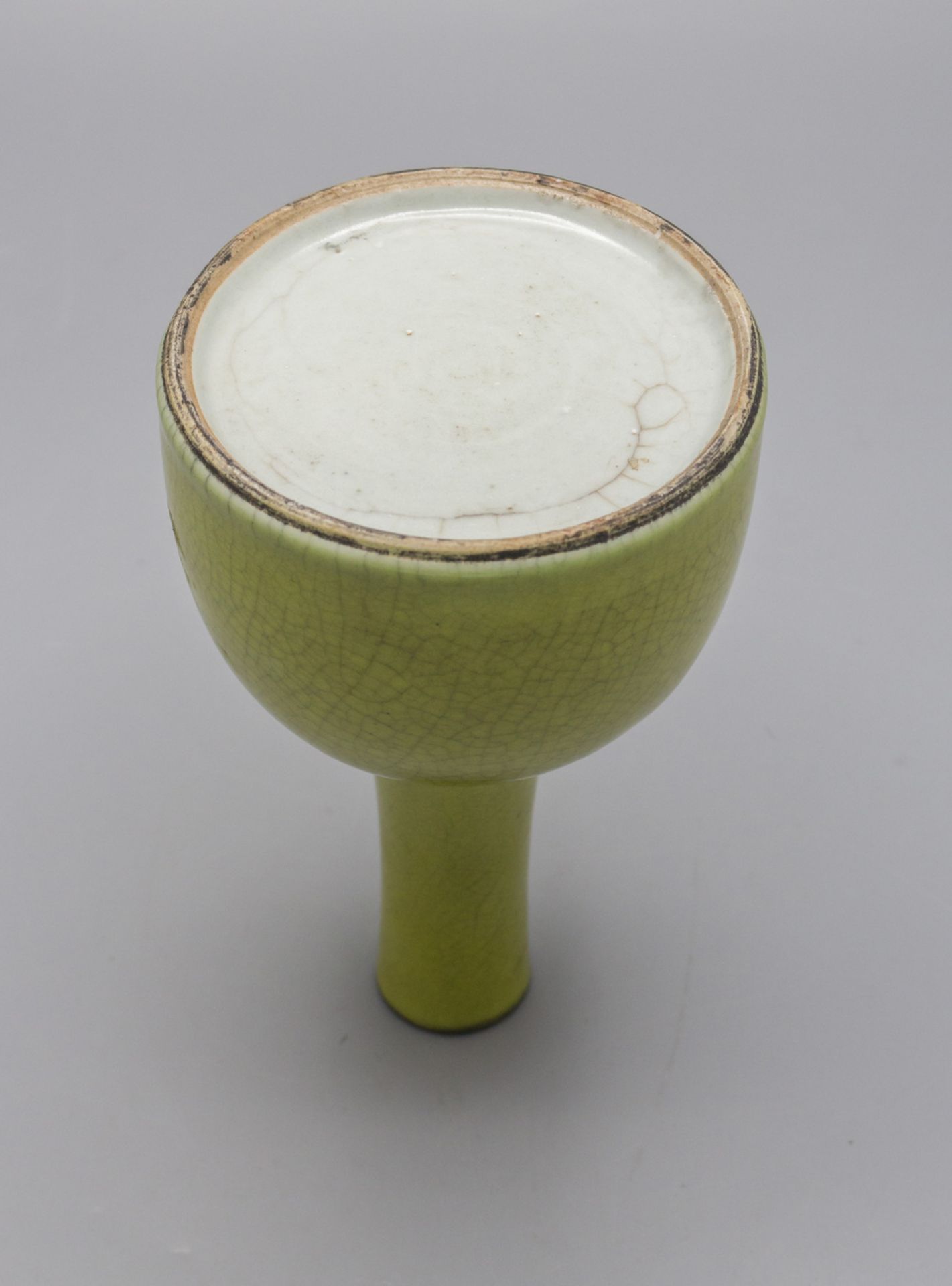 Apfelgrüne Vase / An apple green glazed vase, China, 19. Jh. - Bild 3 aus 3