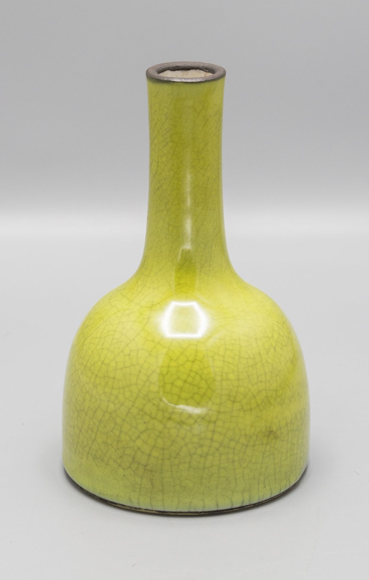 Apfelgrüne Vase / An apple green glazed vase, China, 19. Jh.