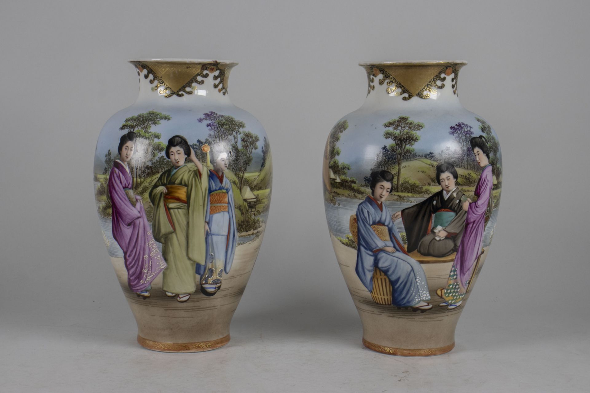 Paar Vasen / A pair of porcelain vases, Japan, Meiji Periode, um 1900 - Bild 2 aus 10