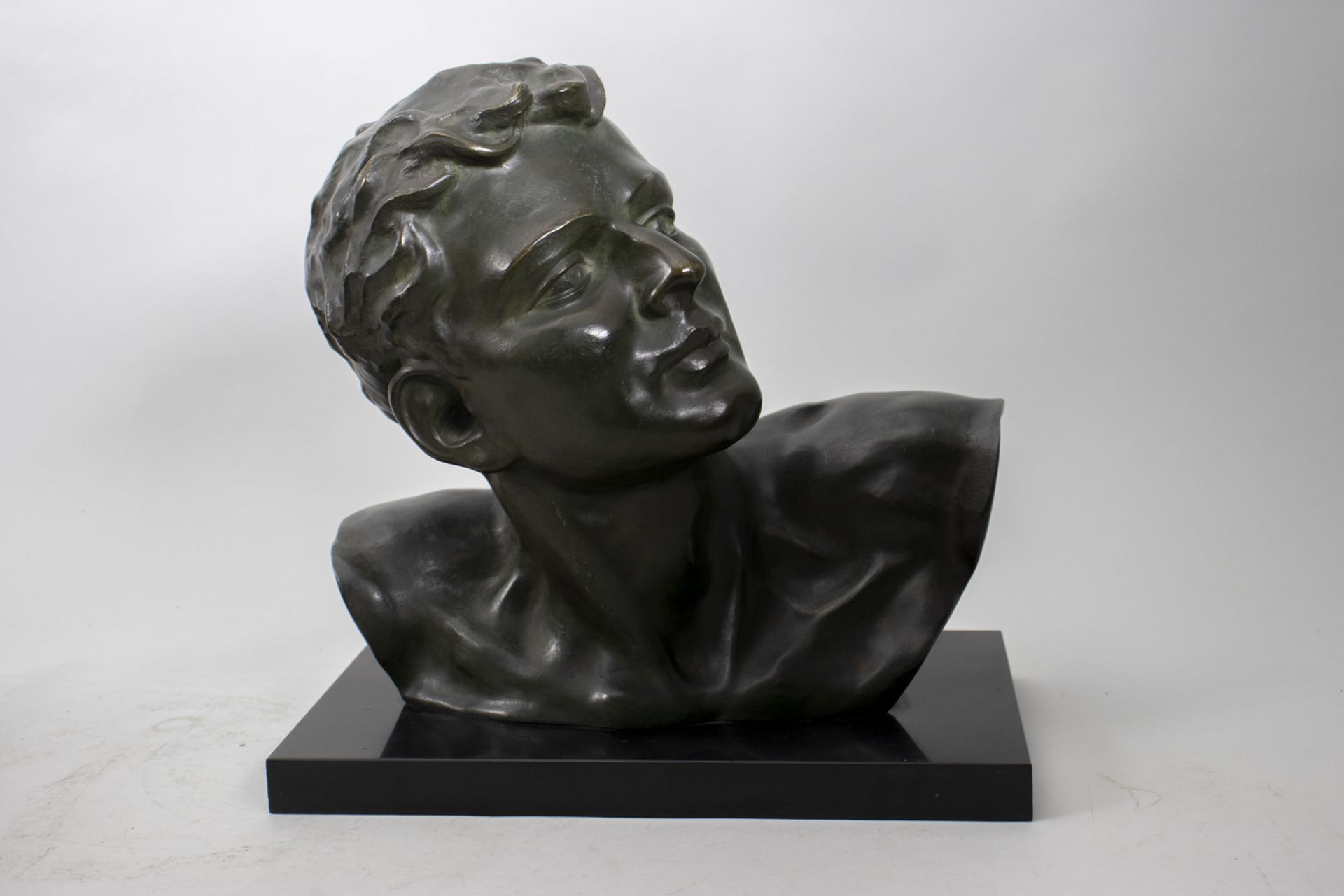Santi (19./20. Jh.), Art Déco Bronzebüste / An Art Deco bronze bust, Frankreich oder Belgien, ...