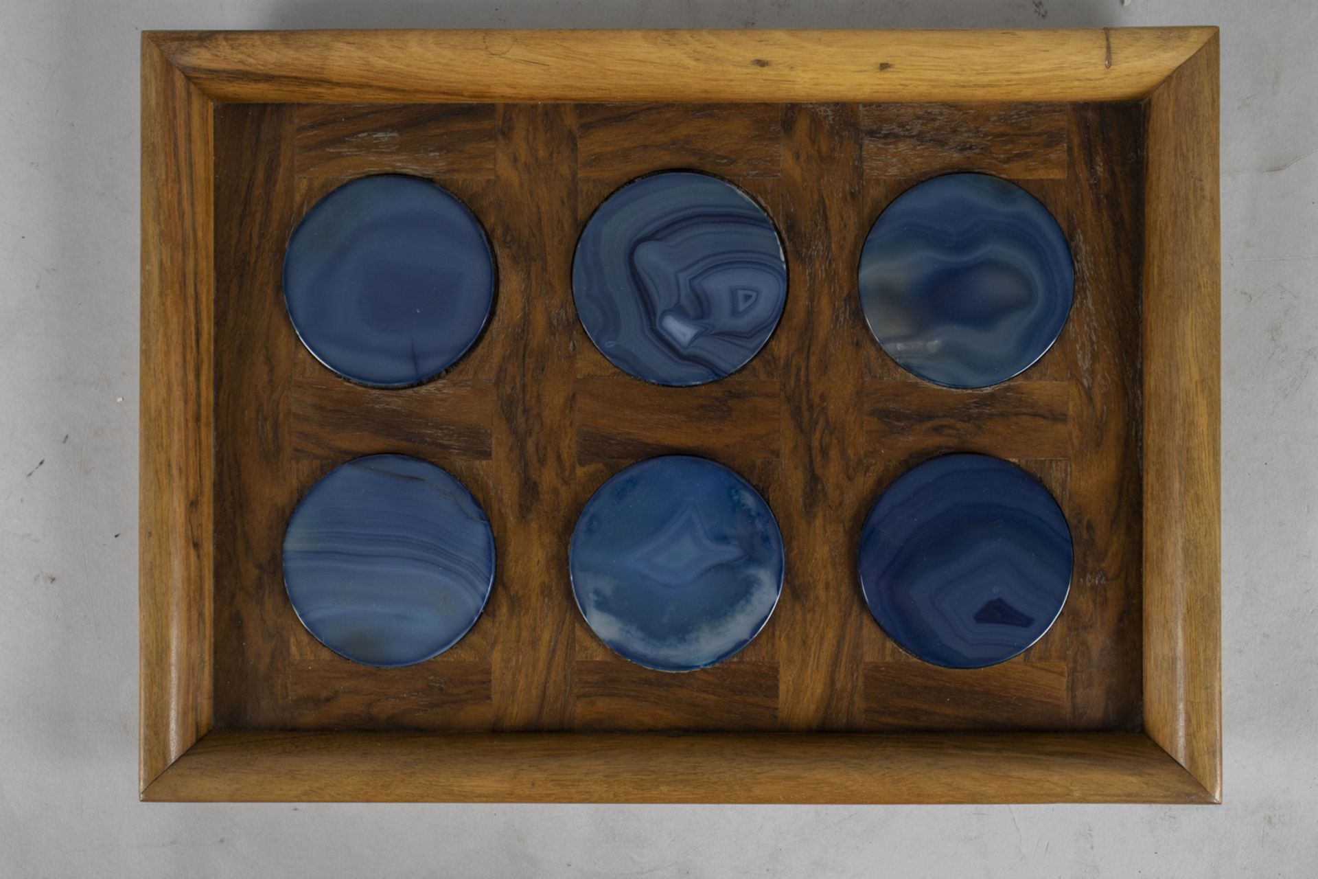 Art Déco Serviertablett mit Achatplatten / An Art Deco wooden serving tray with agate ...