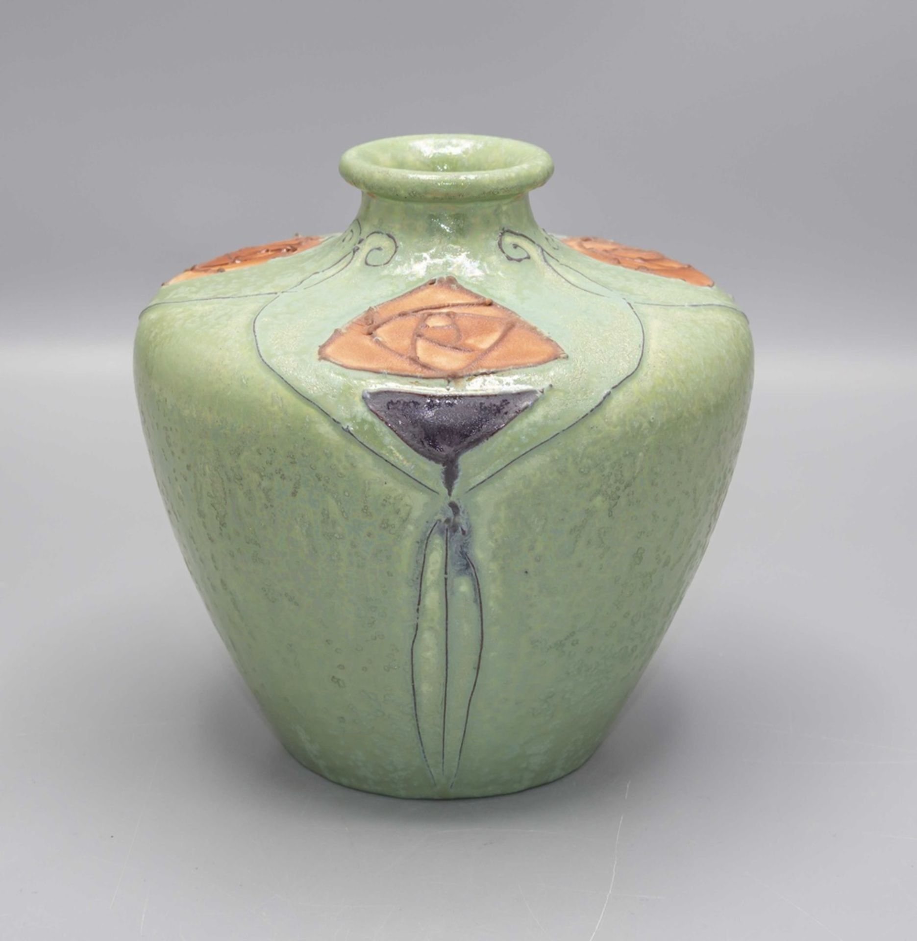 Jugendstil Vase mit Rosen / An Art Nouveau ceramic vase with roses, Jean Leclerc, Vallauris, ...