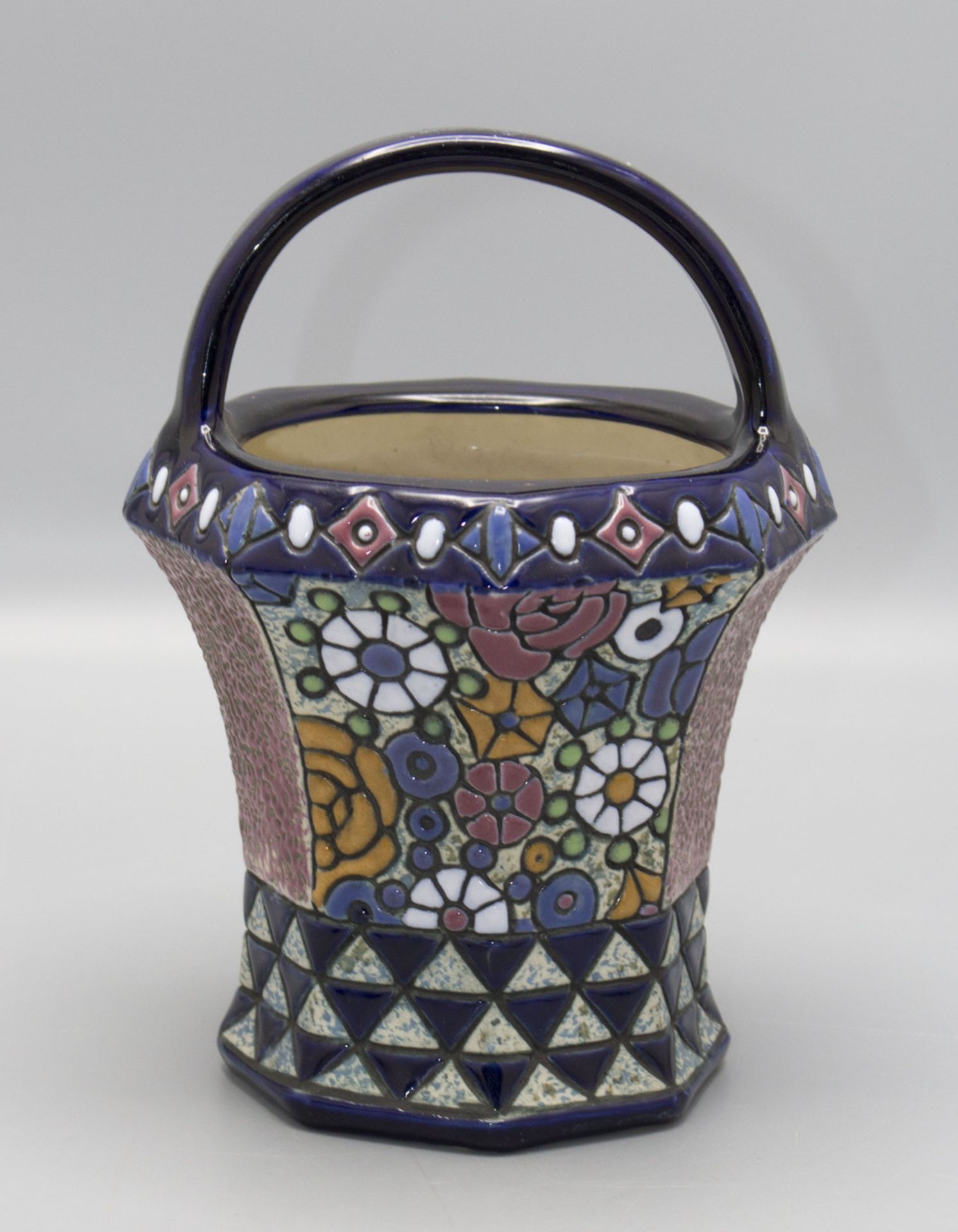 Art Déco Henkel Schale / An Art Deco decorative basket bowl, Amphora-Werke, Riessner, ... - Image 3 of 5
