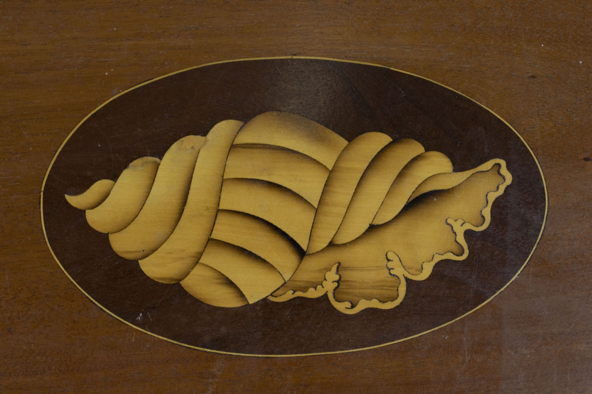 Großes ovales Tablett mit Intarsien / Teetablett / A wooden tray with intarsia, England, 19. Jh. - Bild 2 aus 4
