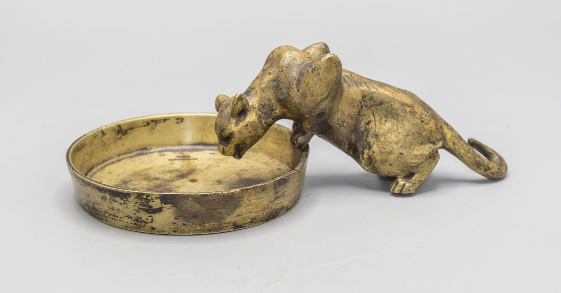 Bronze Schale mit Katze / Chat à l'écuelle / A bronze bowl with a drinking cat, Louis Riché, ...