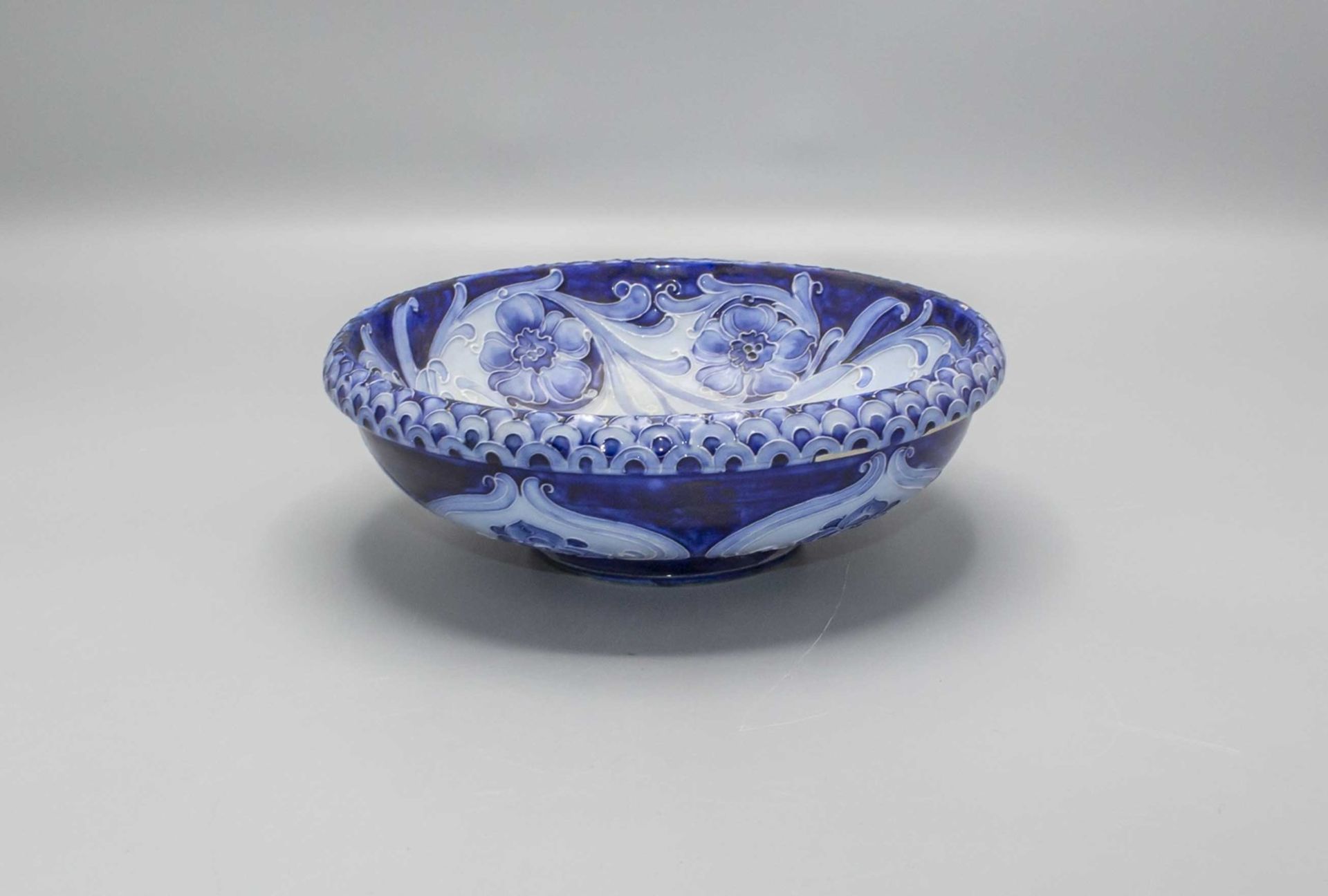Jugendstil Schale / An Art Nouveau 'Florian Ware' bowl with flowers, William Moorcroft für ... - Image 2 of 3