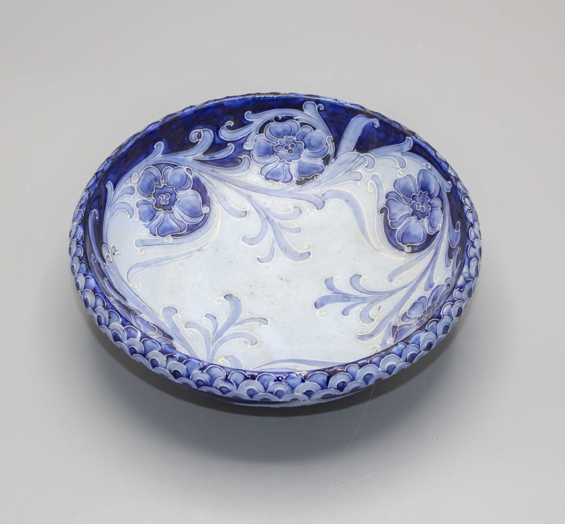 Jugendstil Schale / An Art Nouveau 'Florian Ware' bowl with flowers, William Moorcroft für ...