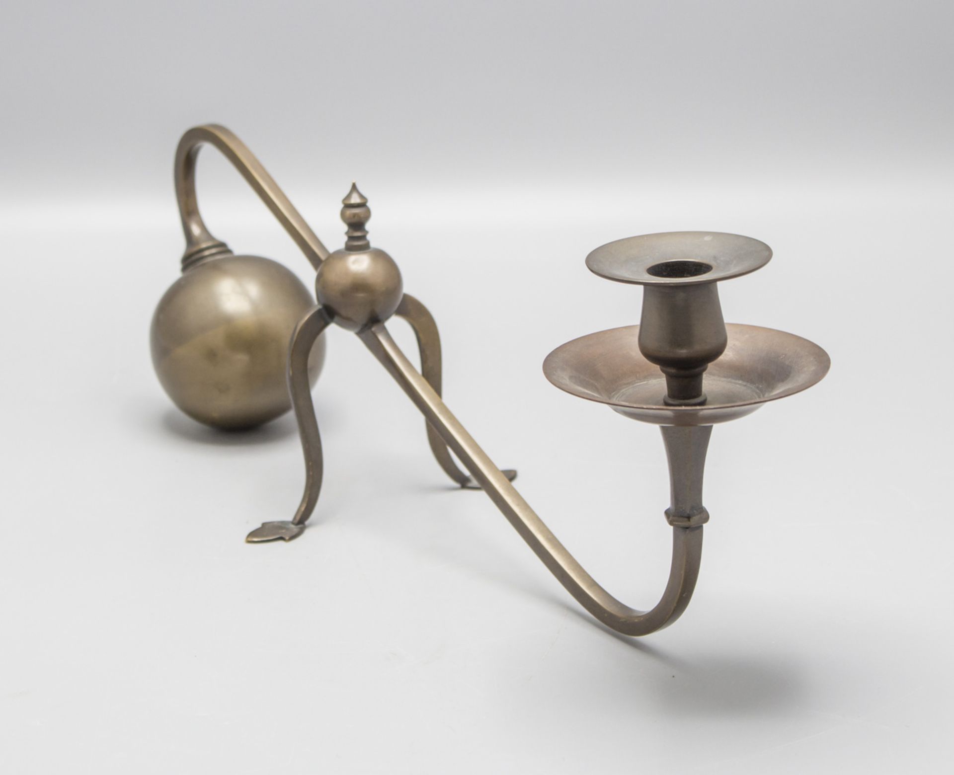 Bronzeleuchter mit Kugel / A bronze candle holder, Frankreich, 19. Jh. - Image 2 of 3