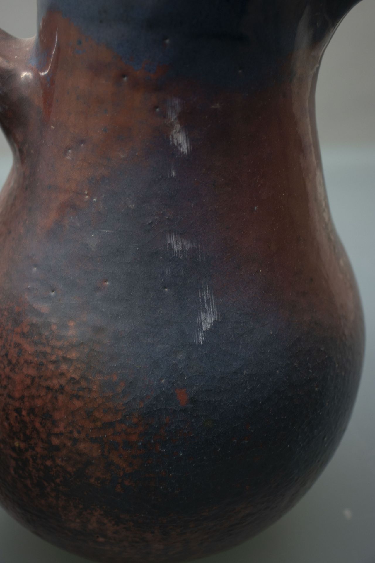 Keramikvase und Keramikkanne / A ceramic vase and jug, 20. Jh. - Bild 7 aus 8