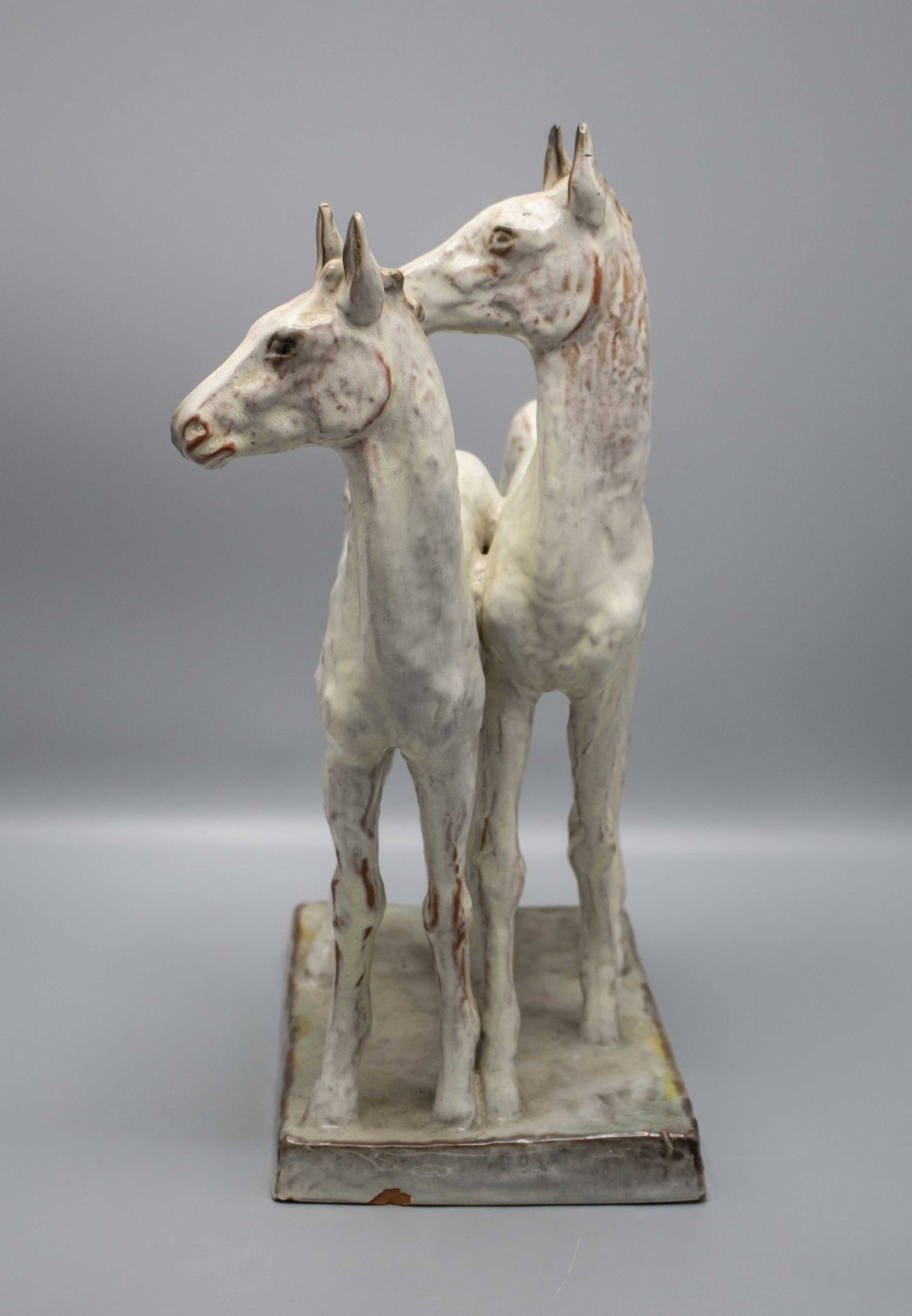 Figurengruppe 'Fohlen' / Figure group 'Foals', Karlsruher Majolika, 1940er - Image 3 of 7