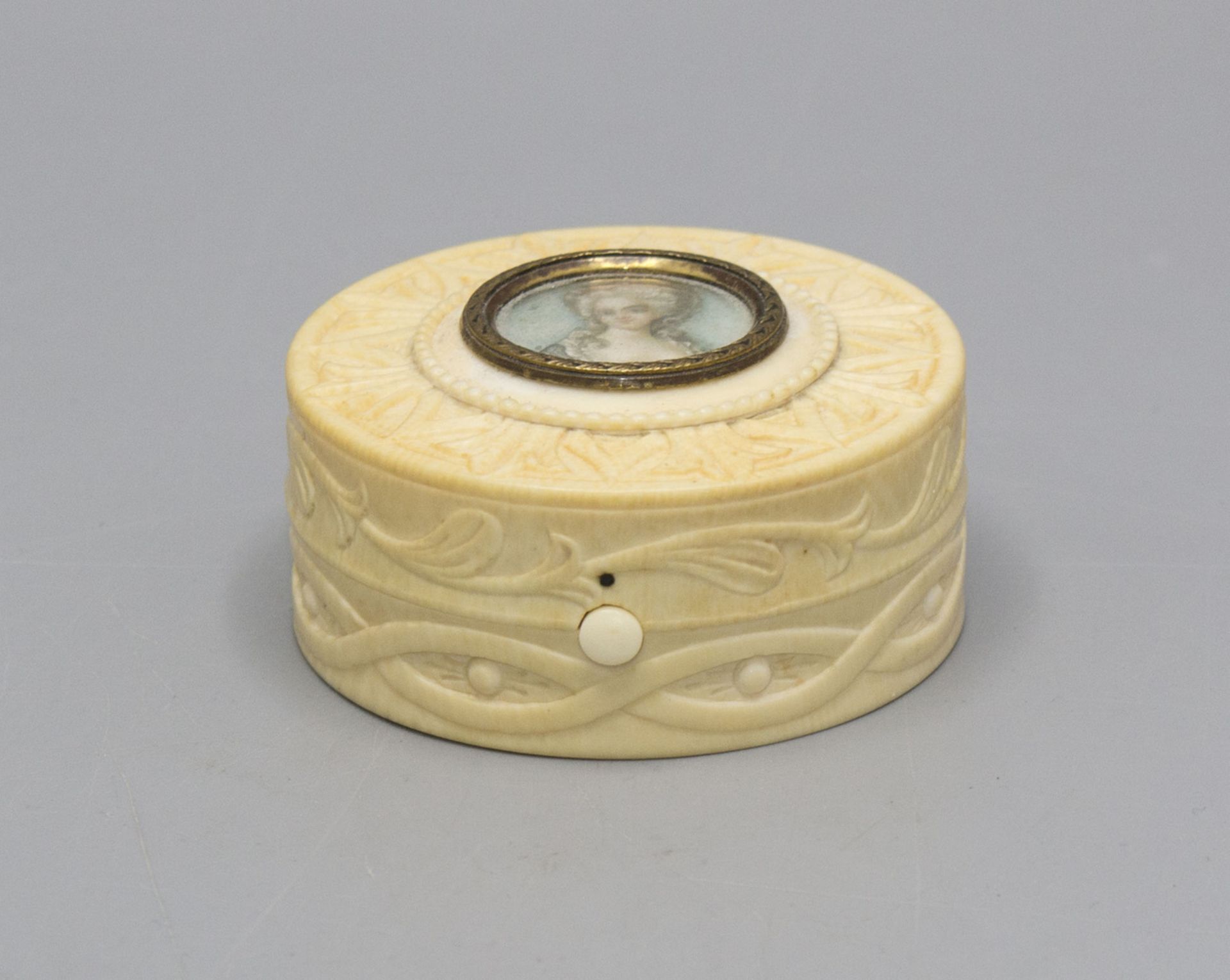 Tabatiere mit Miniatur / A snuff box with a miniature, 19. Jh. - Bild 2 aus 5