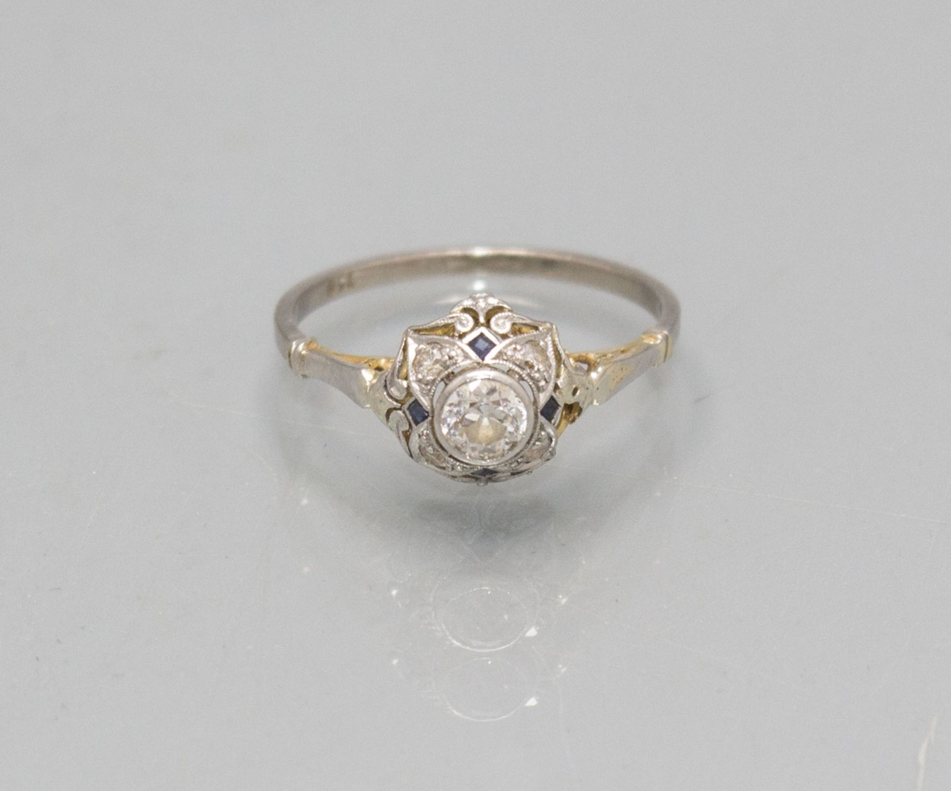 Damenring mit Diamanten / A ladies 18 ct gold ring with diamonds