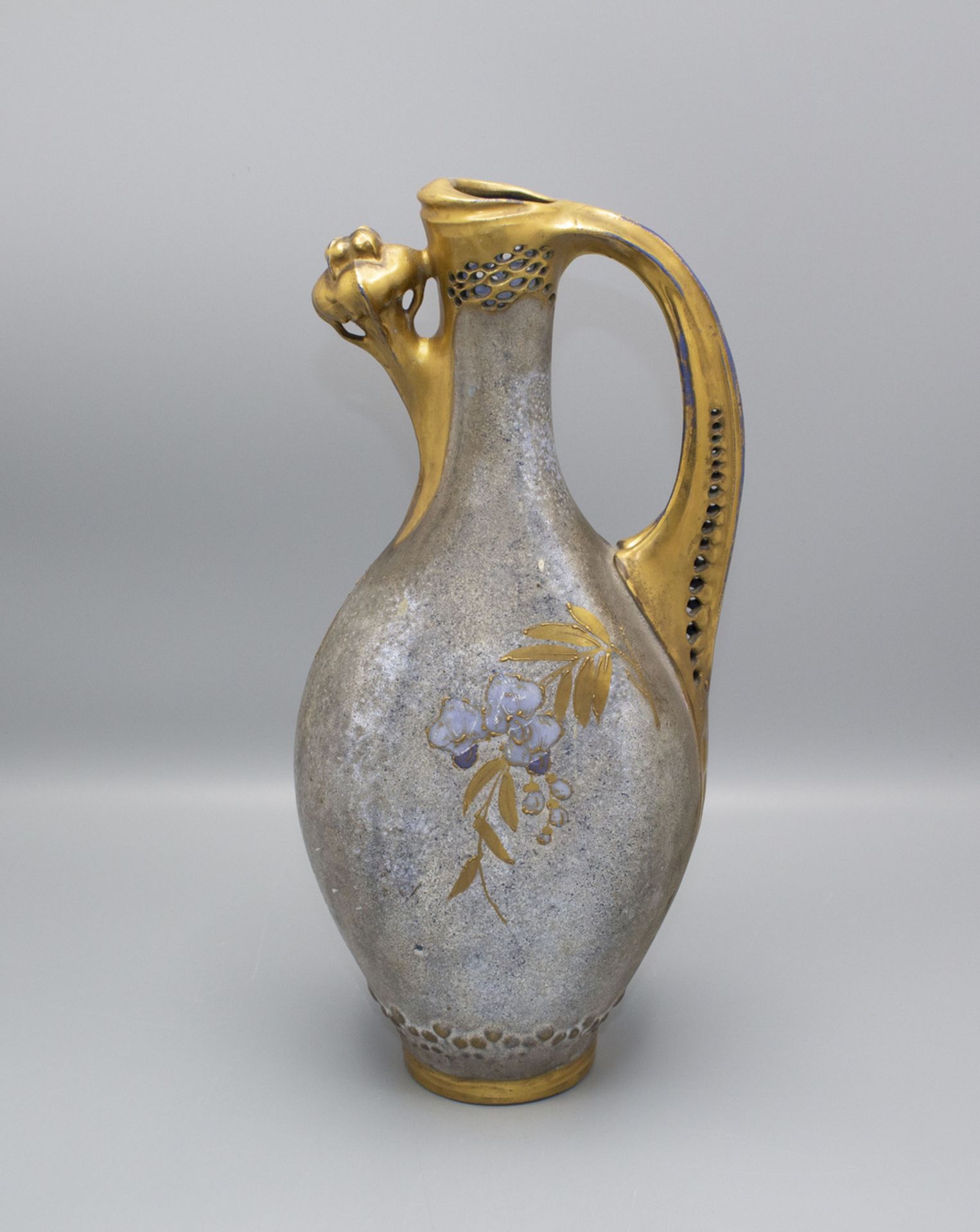 Jugendstil Henkelvase bzw. Kanne mit Blauregen / An Art Nouveau decorative vase or jug with ... - Image 2 of 6