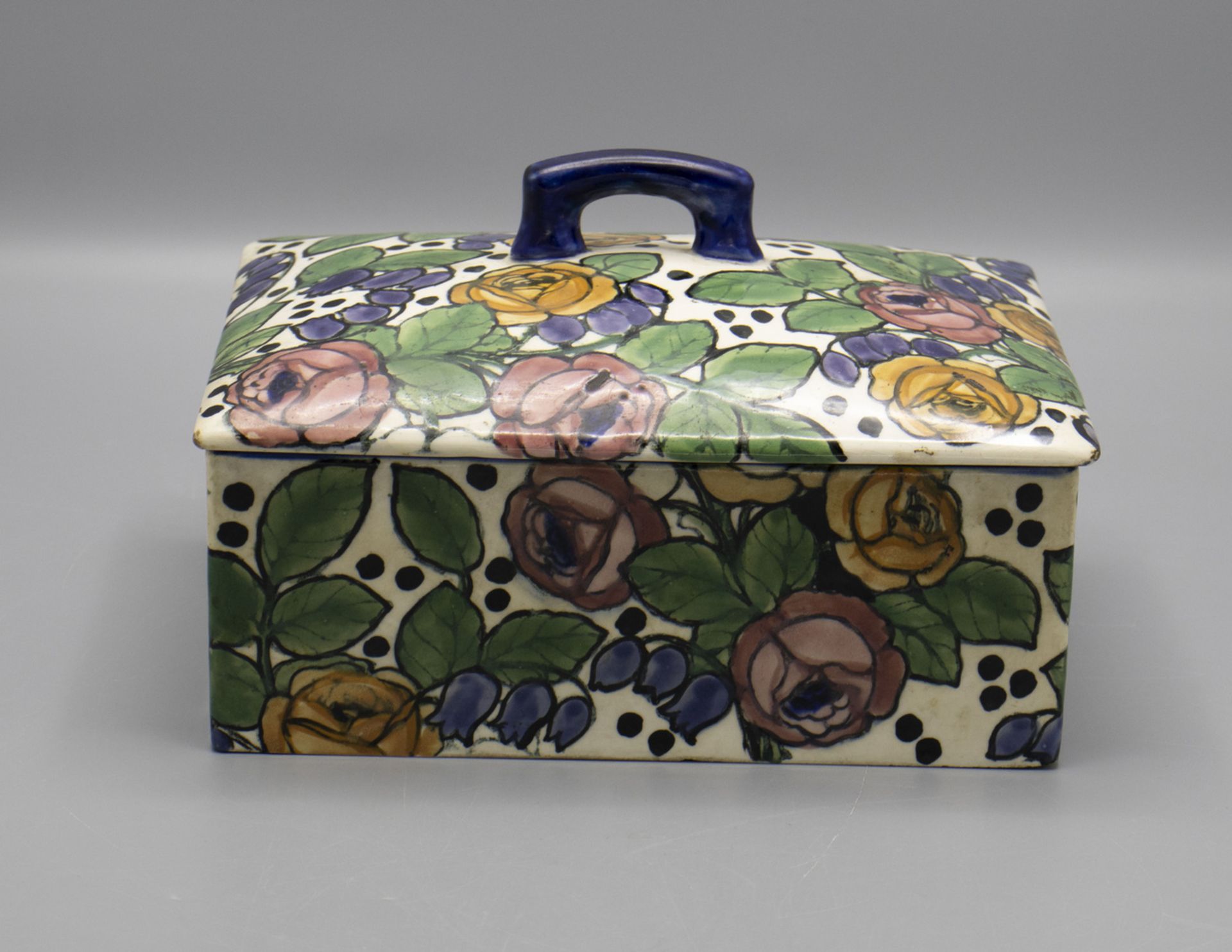 Keramik Deckeldose / A ceramic lidded box, um 1900