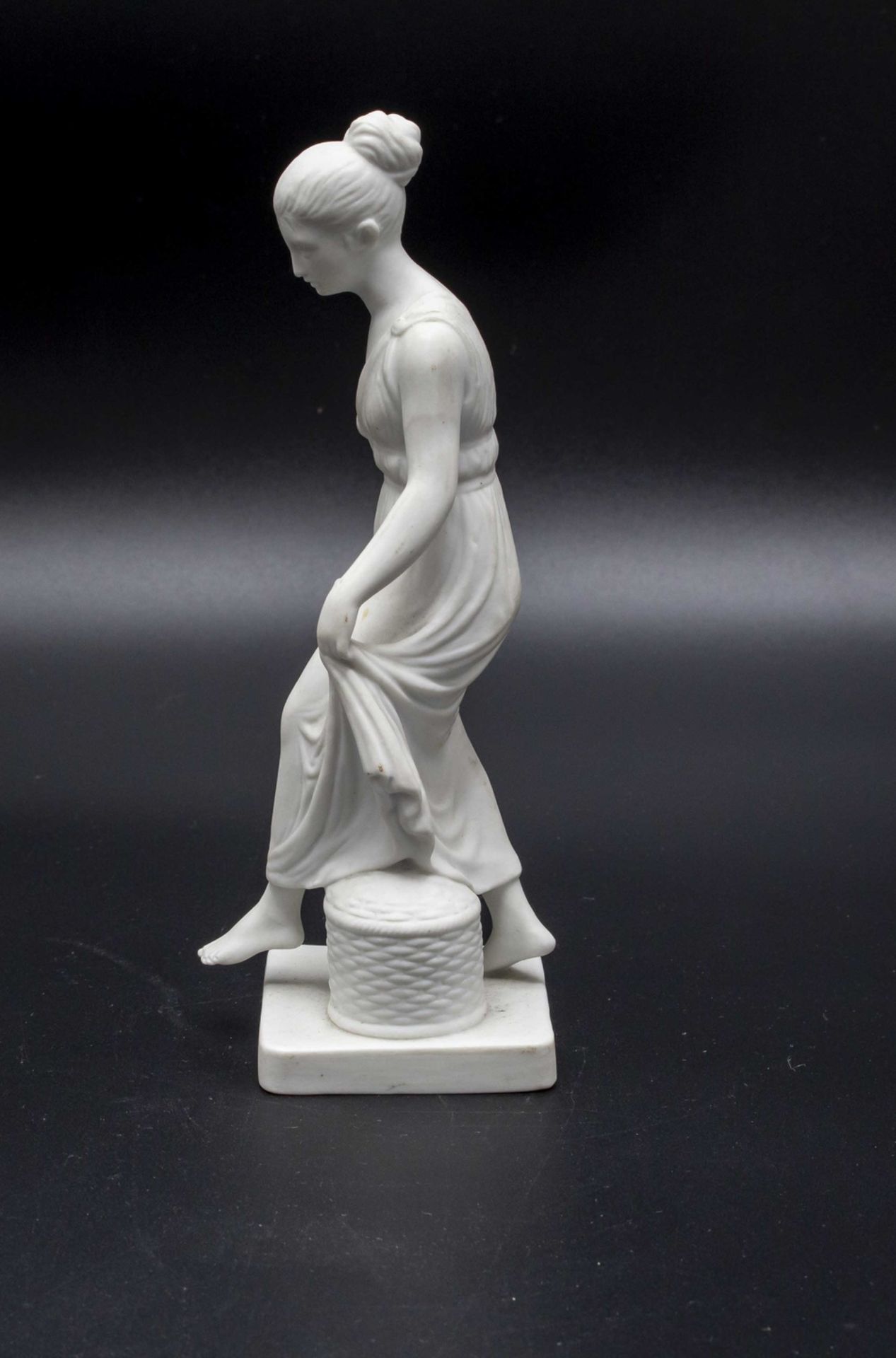 Biskuit Figur einer jungen Tänzerin / A parian porcelain figure of a young dancer, Bertel ... - Bild 4 aus 5