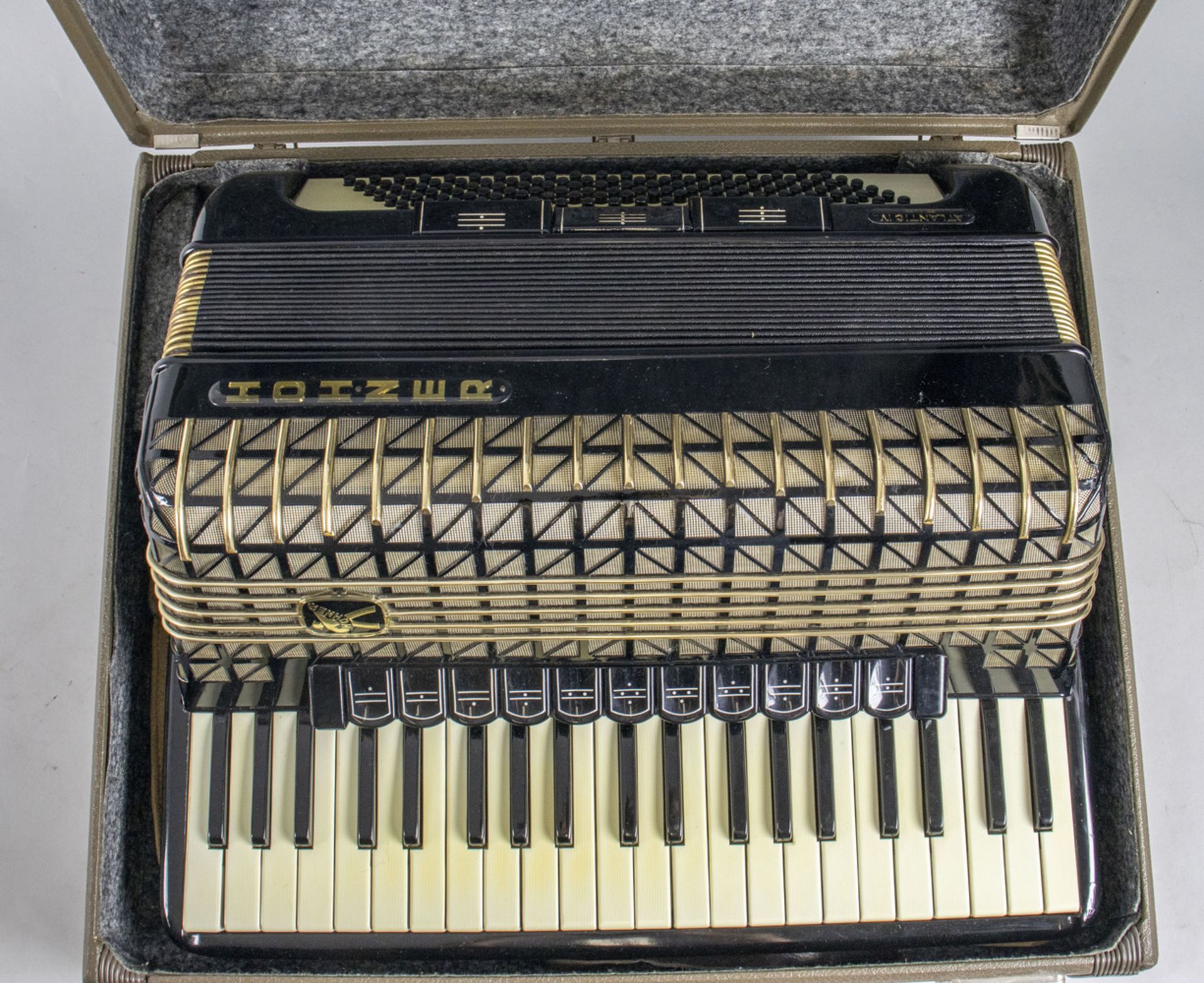 Akkordeon 'Club III B' / An accordion 'Club III B', Hohner