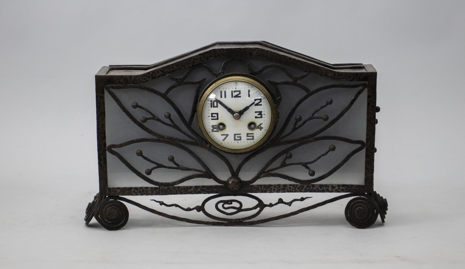 Art Déco Kaminuhr / An Art Deco mantle clock, Frankreich, um 1920