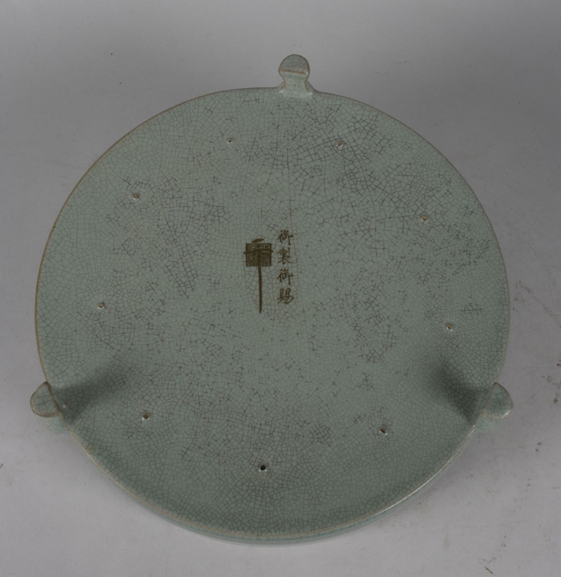 Große dreibeinige Schale / A large three-legged bowl, 18. Jh. - Bild 7 aus 8