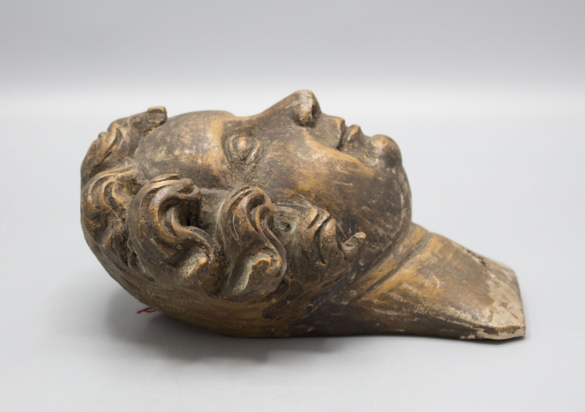 Barocke Applike 'Engelskopf' / A Baroque wall hanging 'head of a cherub', 17./18. Jh. - Bild 3 aus 3