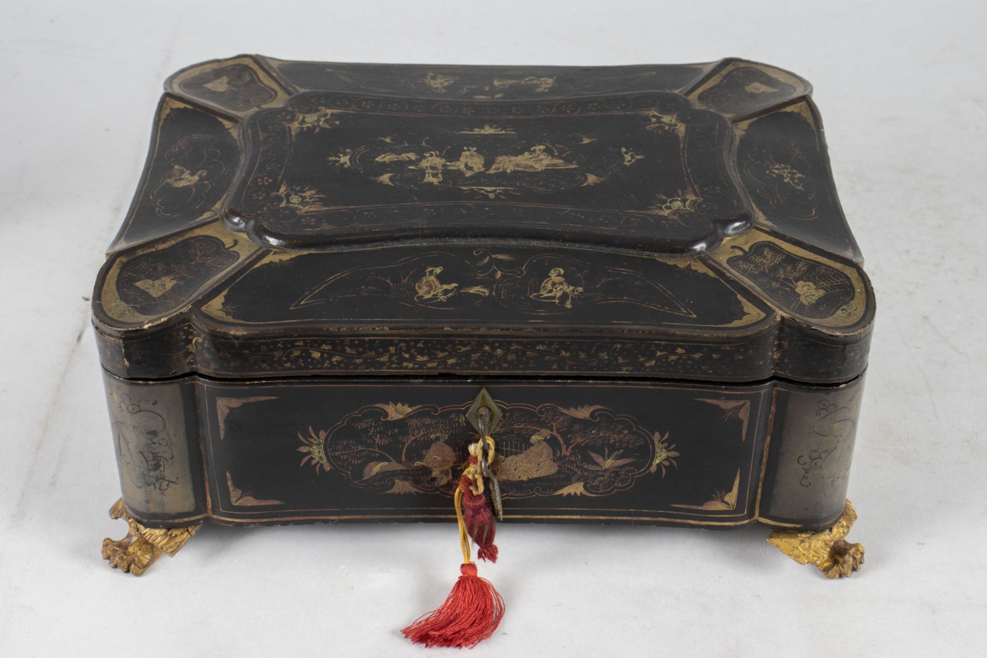 Schwarze Lackschatulle / A black laquer box, China, 19. Jh.