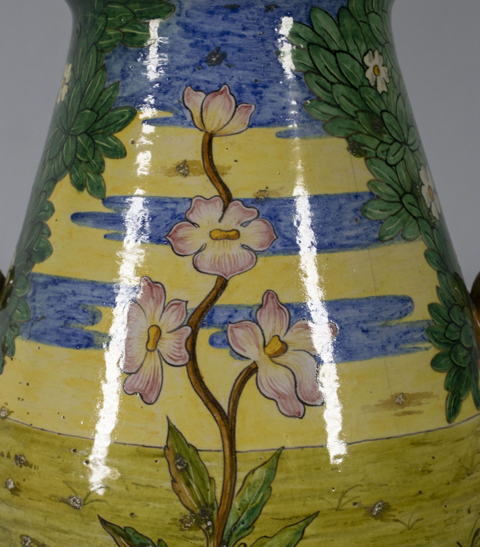 Majolika-Henkelvase im Urbino Renaissance-Stil / A majolica handled vase with Venus, wohl ... - Bild 4 aus 11