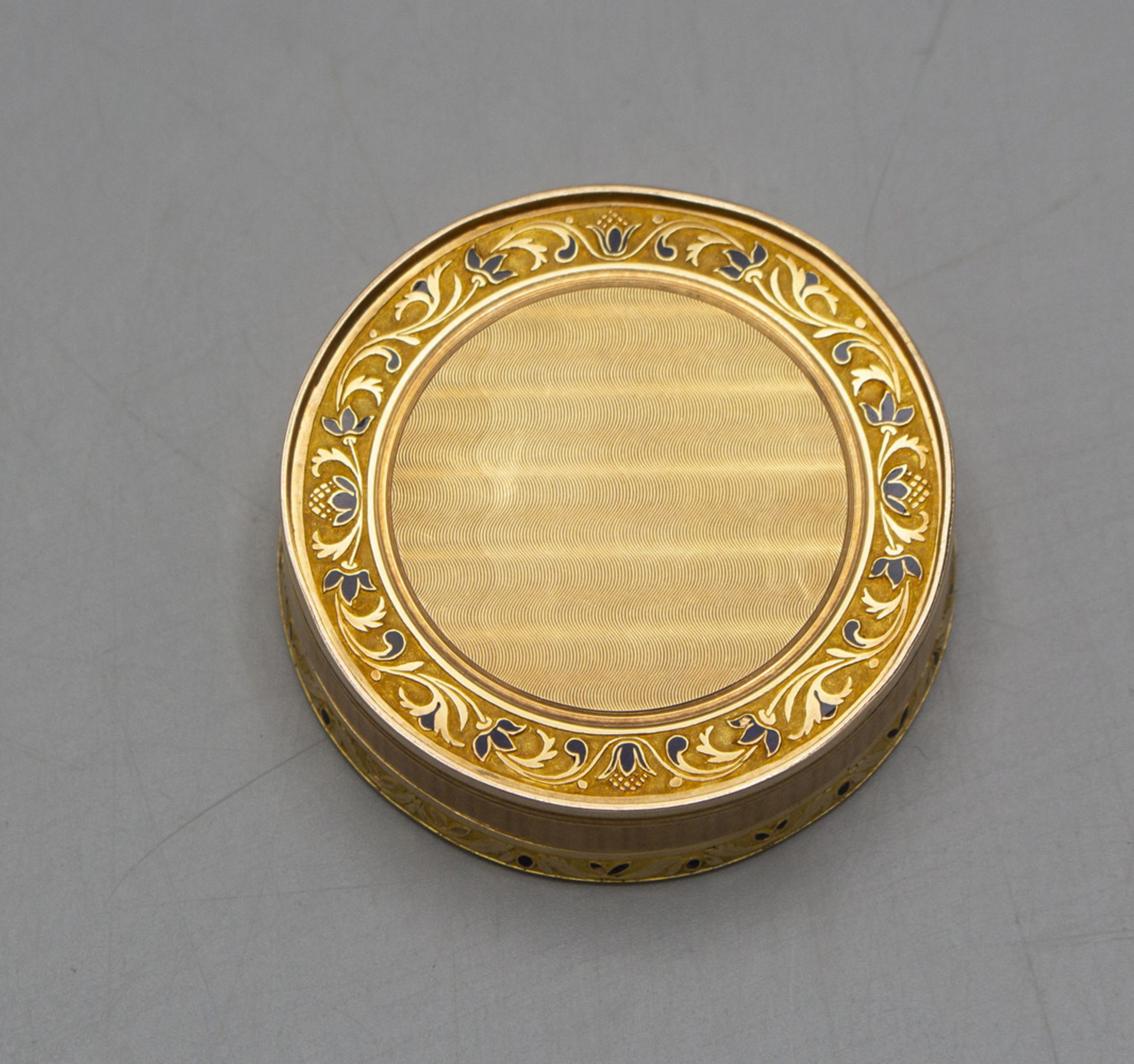 Gold Tabatiere / An 18 ct gold snuff box, Frankreich, um 1800 - Image 2 of 8