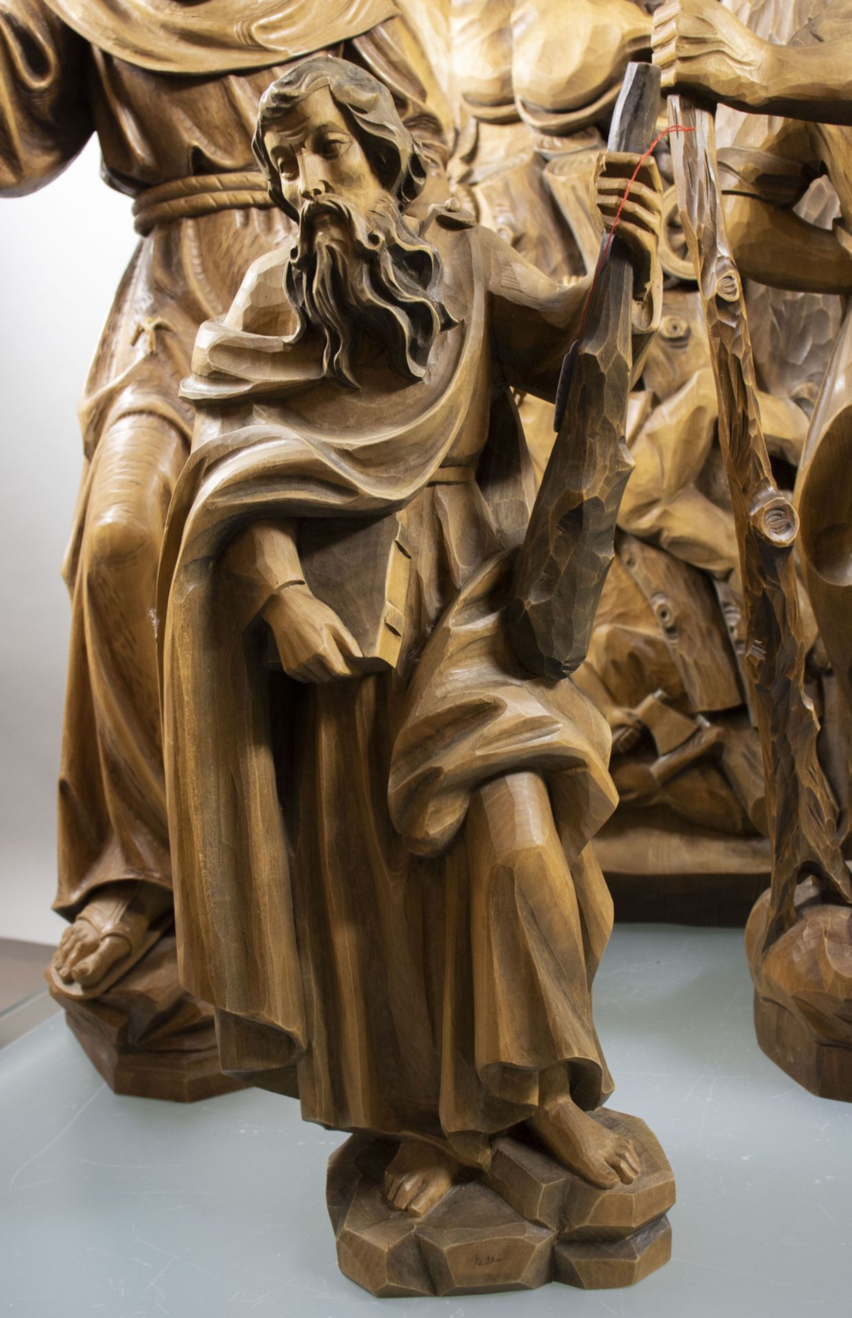 Konvolut aus 4 Heiligen und 2 Holzreliefs / A collection of 4 saints and 2 wooden reliefs - Image 4 of 7