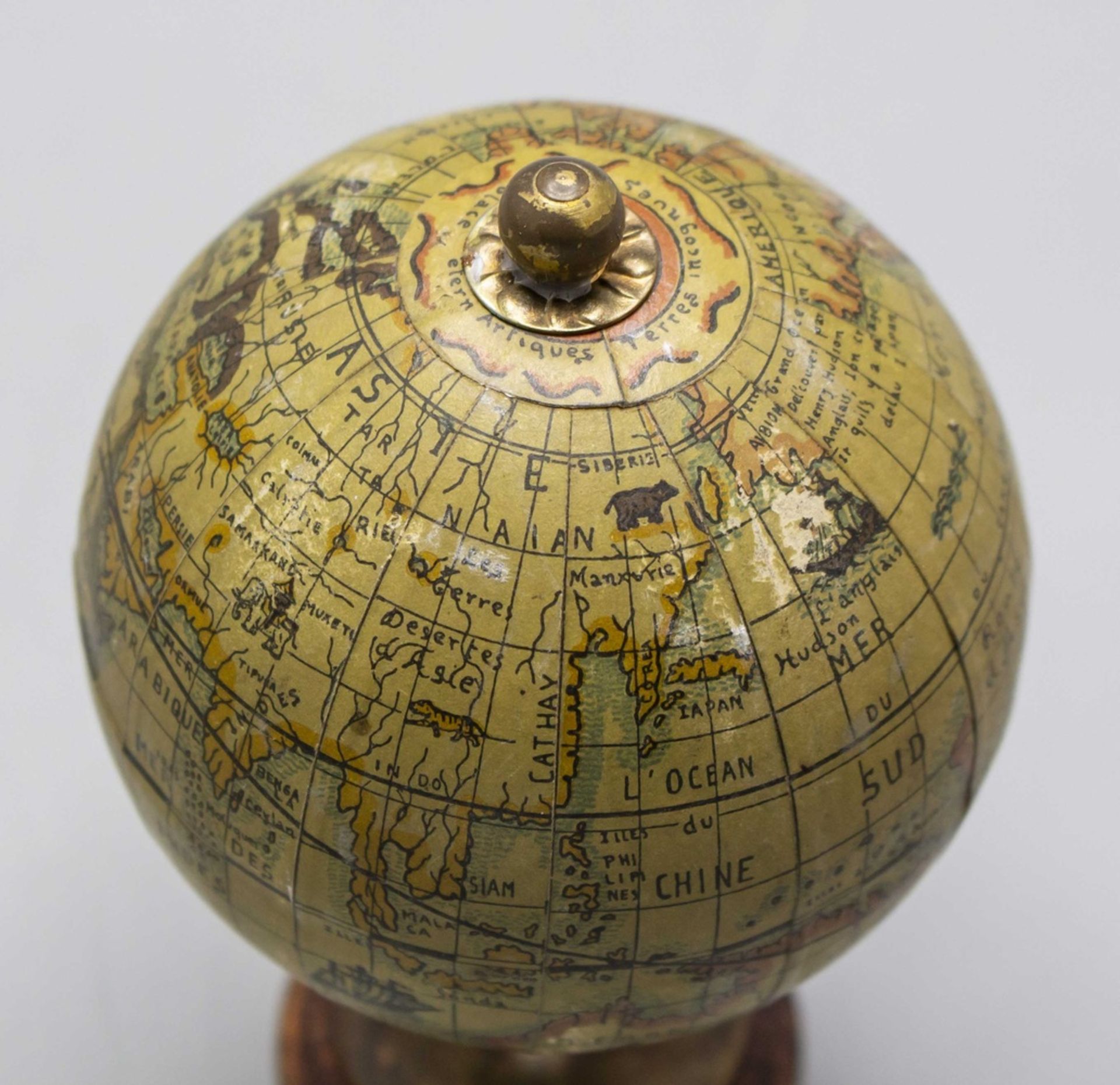 Kleiner Tischglobus / A miniature table globe, Frankreich, 19. Jh. - Bild 6 aus 7
