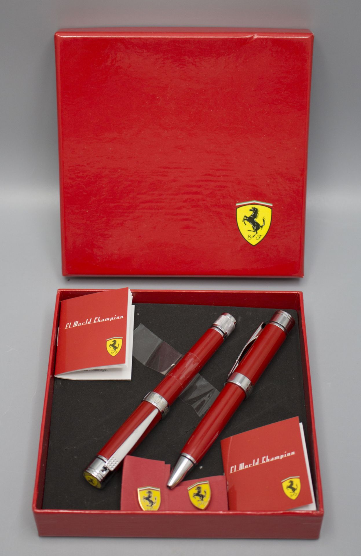 Ferrari Kugelschreiber und Füller / A Ferrari fountain pen and ballpoint pen