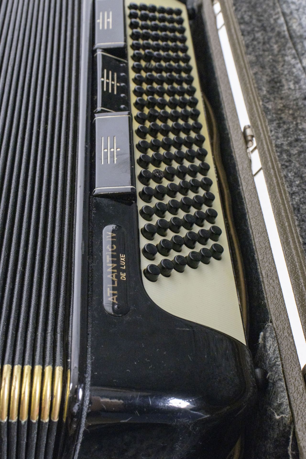 Akkordeon 'Club III B' / An accordion 'Club III B', Hohner - Bild 3 aus 3