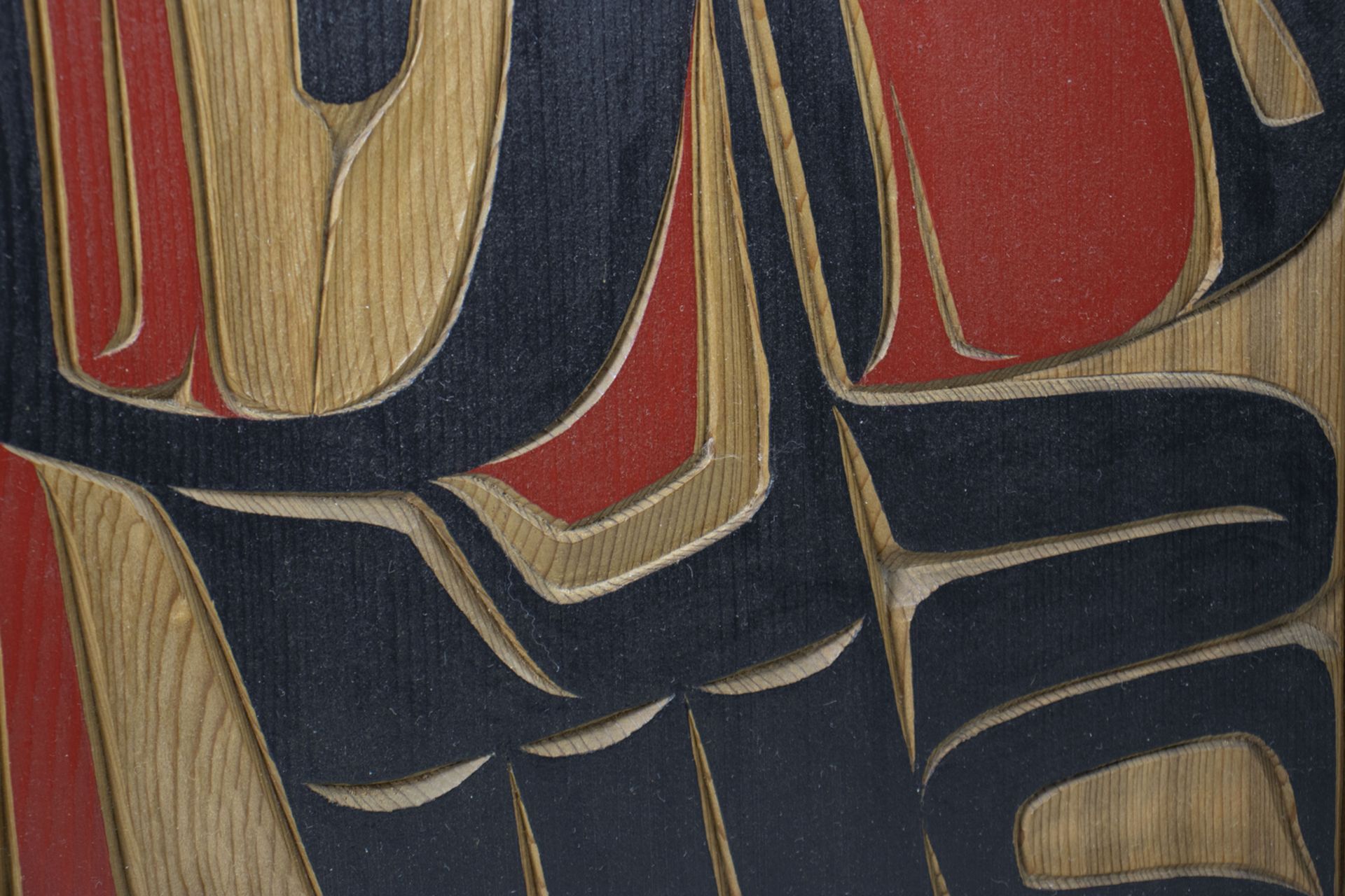 James ADAMS (20. Jh.), Holzrelief 'Rabe' / A wooden relief 'Raven', Canada, 1998 - Image 3 of 5