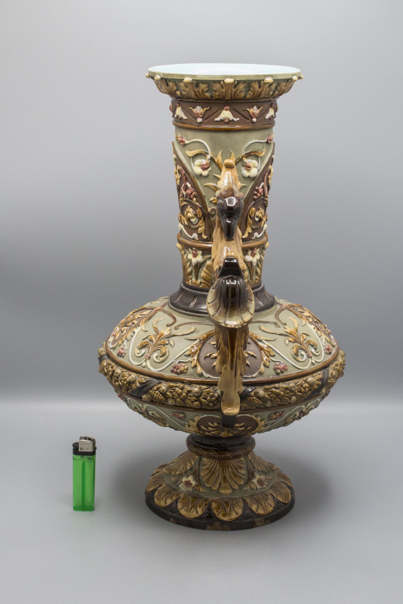 Historismus Henkelvase / A historicism handled vase, Wilhelm Schiller & Sohn, Bodenbach, um 1890 - Bild 2 aus 7
