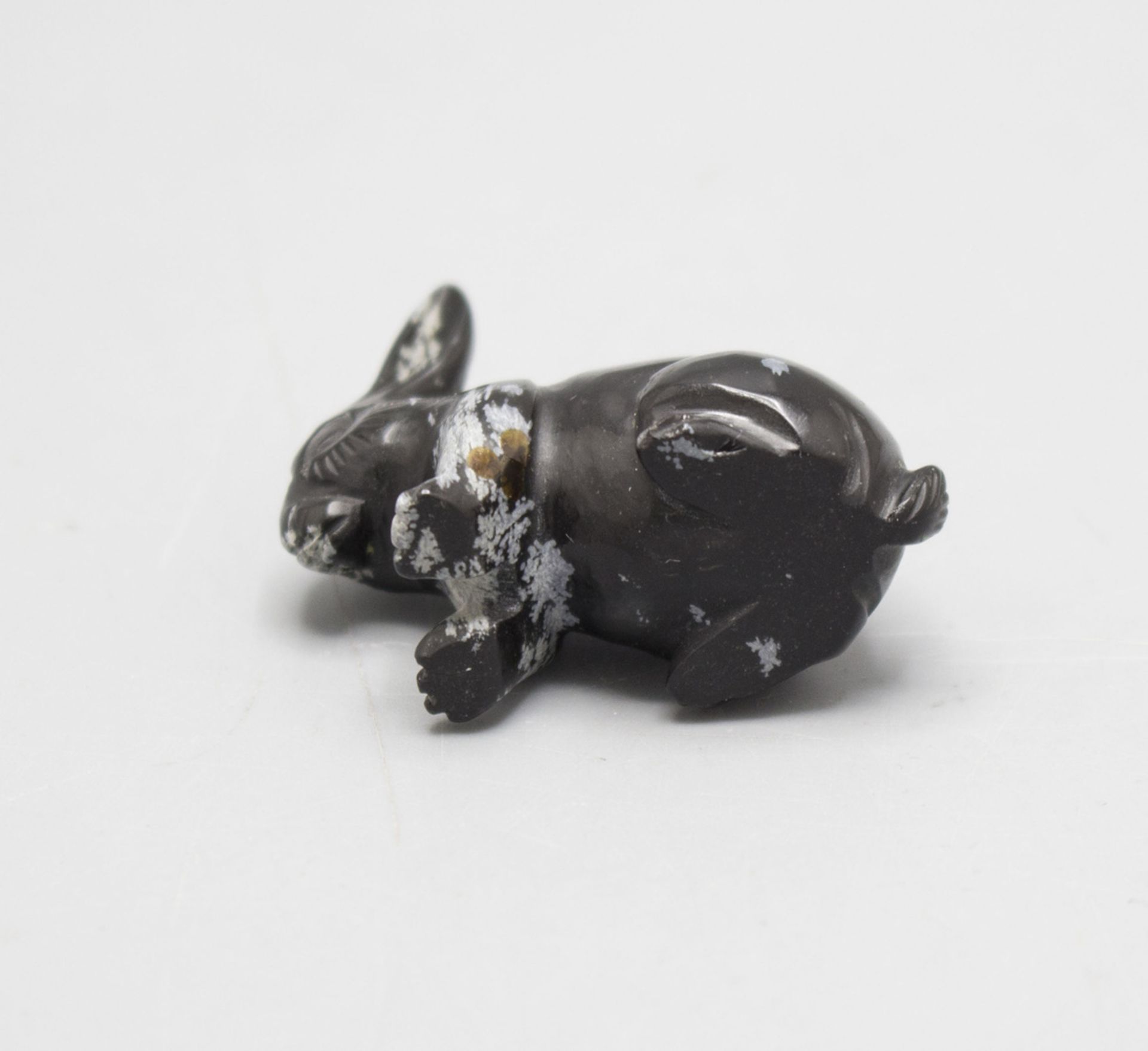 Miniatur Steinfigur 'Kaninchen' / A miniature carved stone rabbit, China, 20. Jh, - Bild 4 aus 4