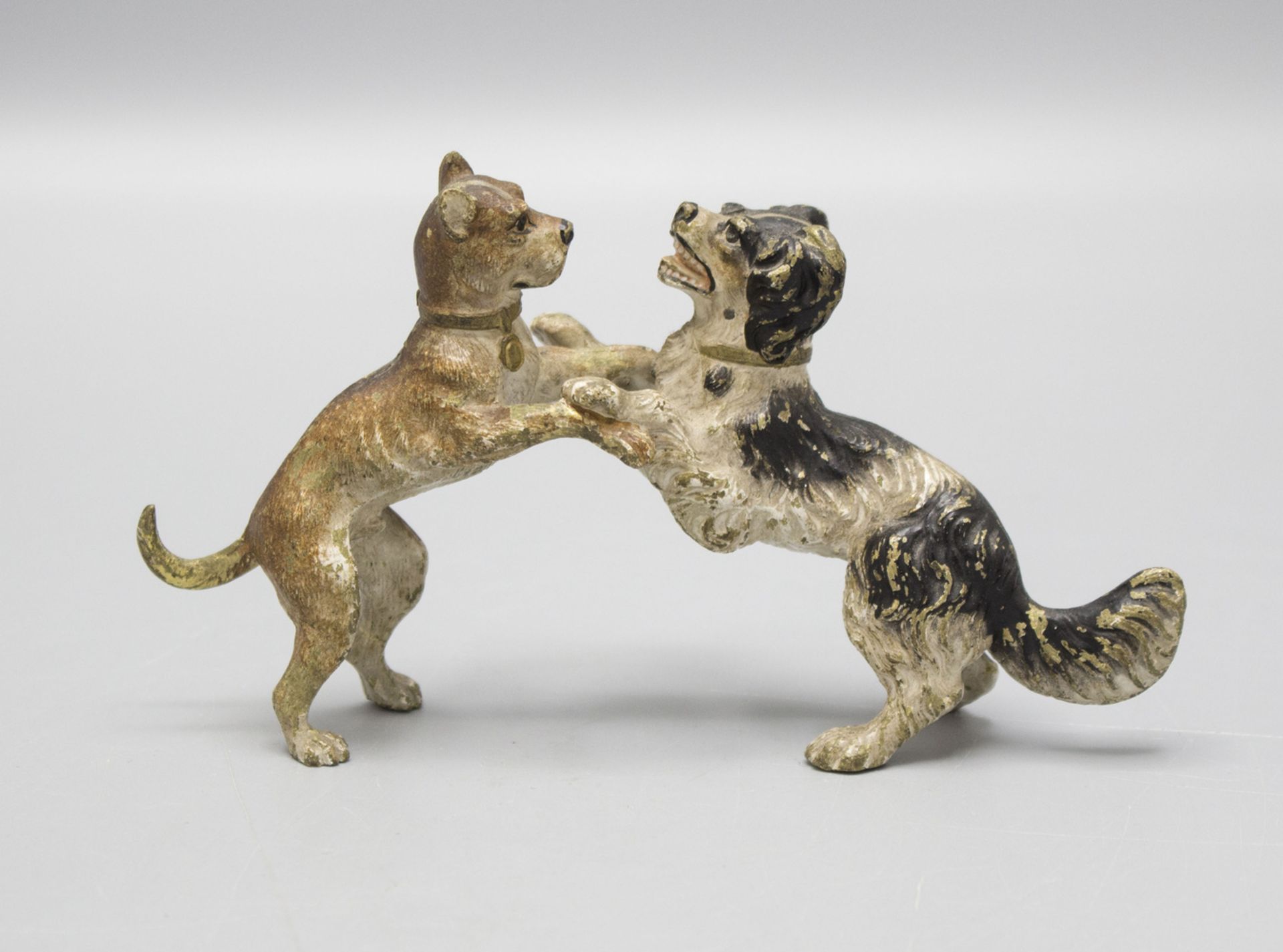 Wiener Bronze 'Spielende Hunde' / A Vienna bronze 'Playing dogs', Wien, Anfang 20. Jh.