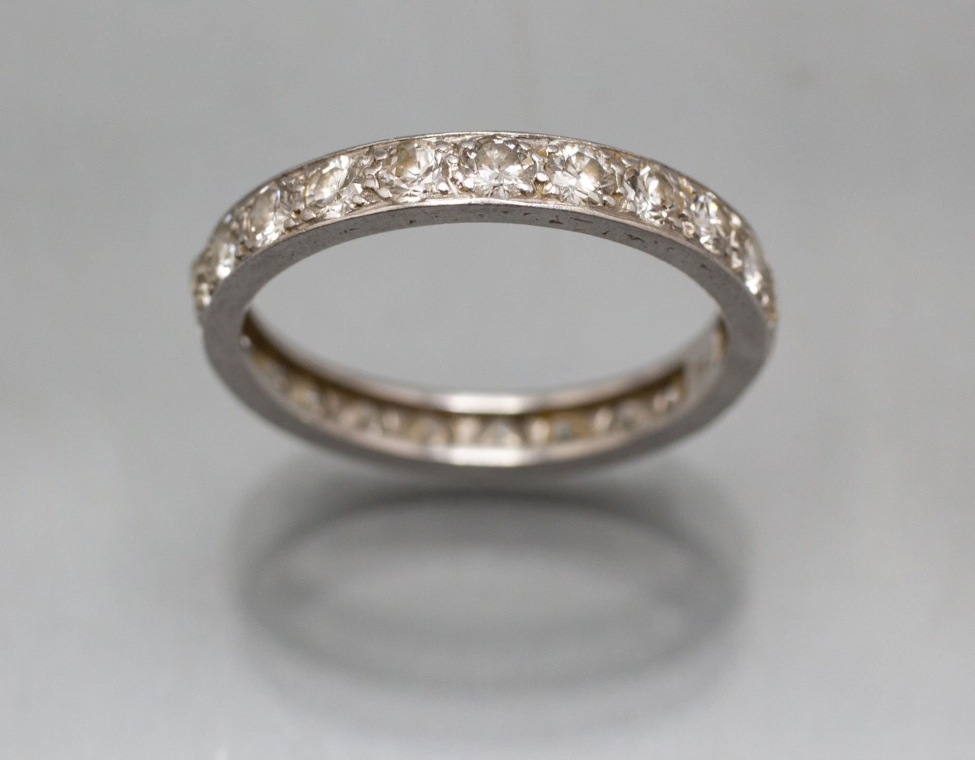 Damenring mit Diamanten / A ladies 18 ct gold ring with diamonds