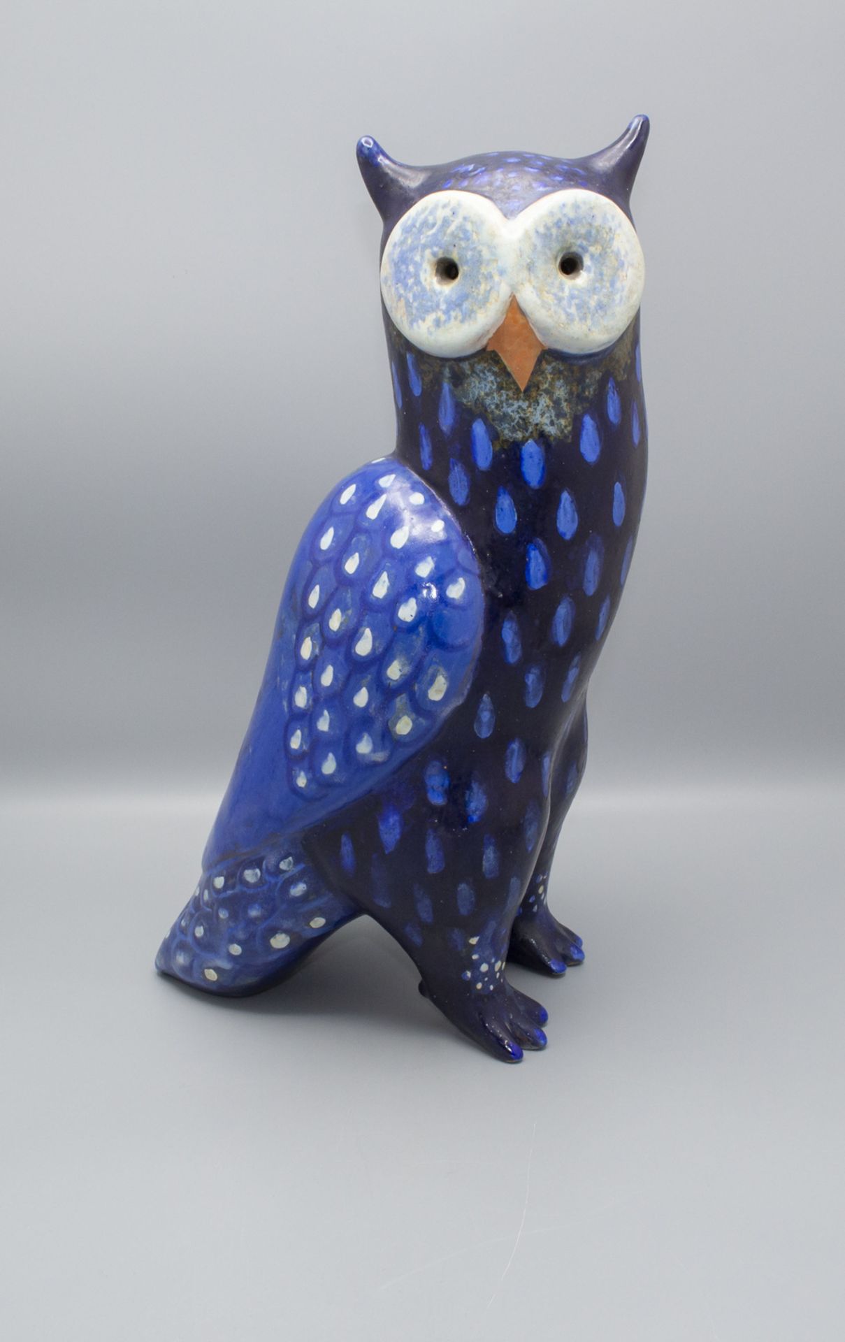 Keramik-Zierobjekt 'Eule' / A decorative ceramic object 'Owl', Karlsruher Majolika, ...