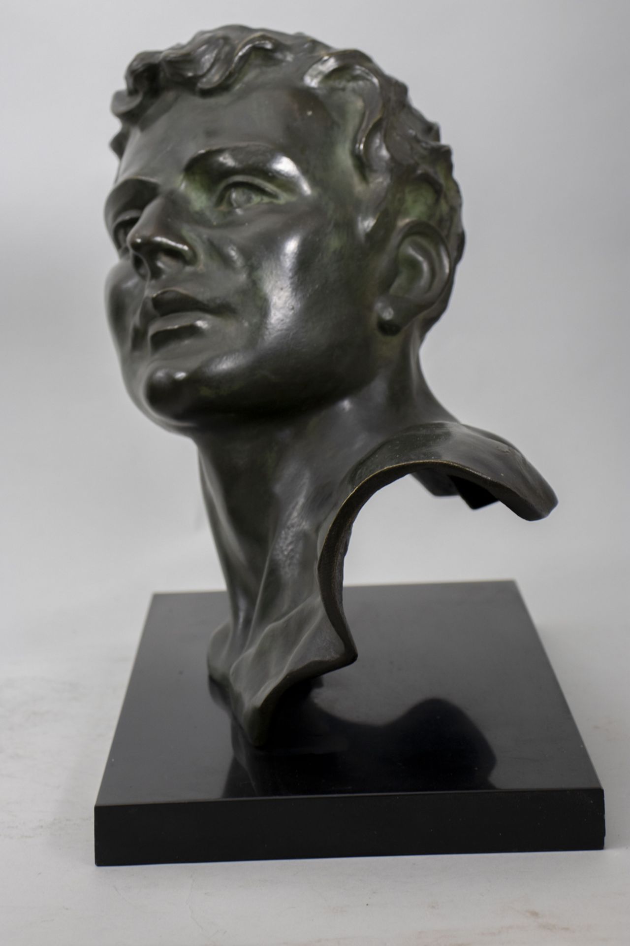 Santi (19./20. Jh.), Art Déco Bronzebüste / An Art Deco bronze bust, Frankreich oder Belgien, ... - Image 2 of 7