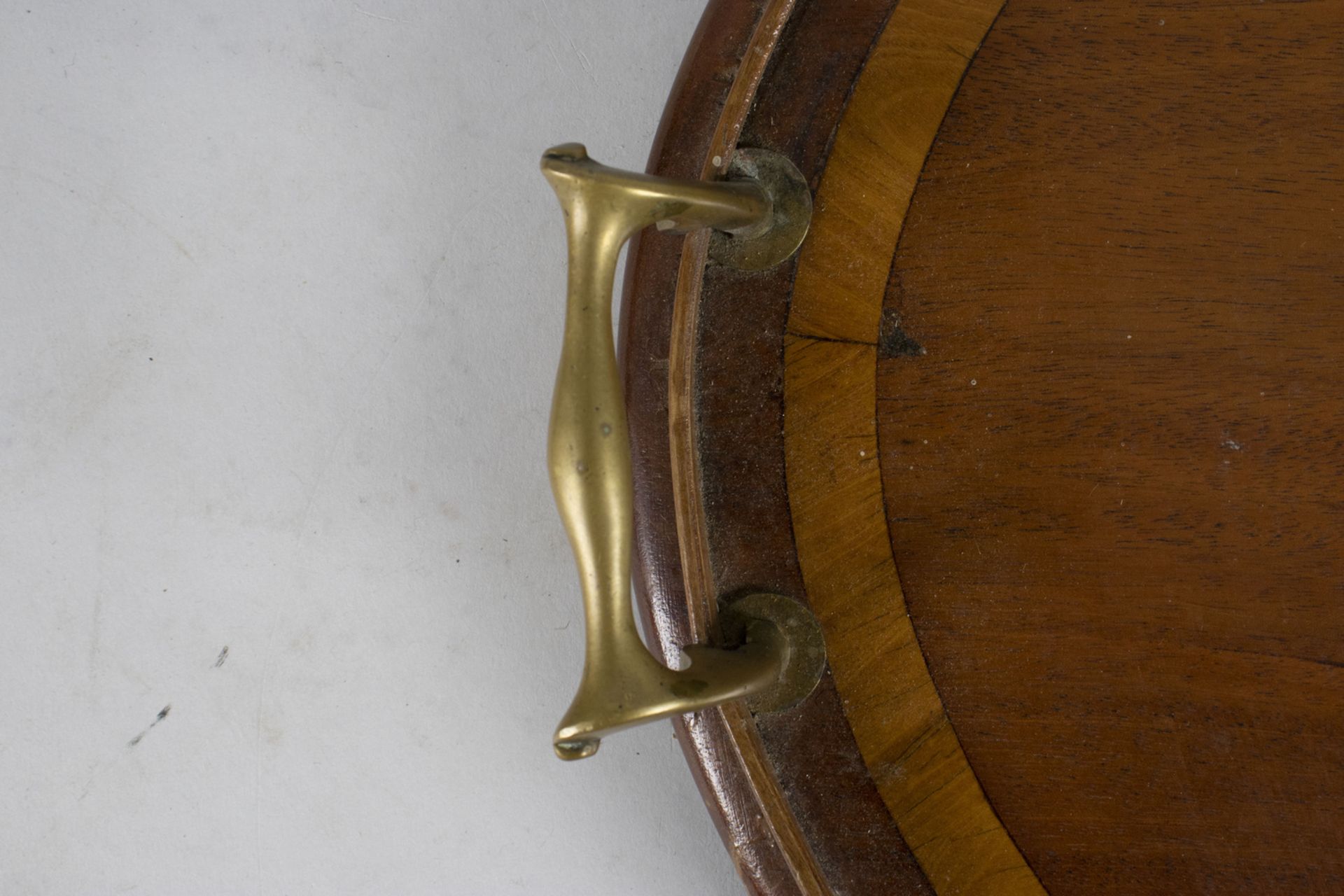 Großes ovales Tablett mit Intarsien / Teetablett / A wooden tray with intarsia, England, 19. Jh. - Bild 4 aus 4
