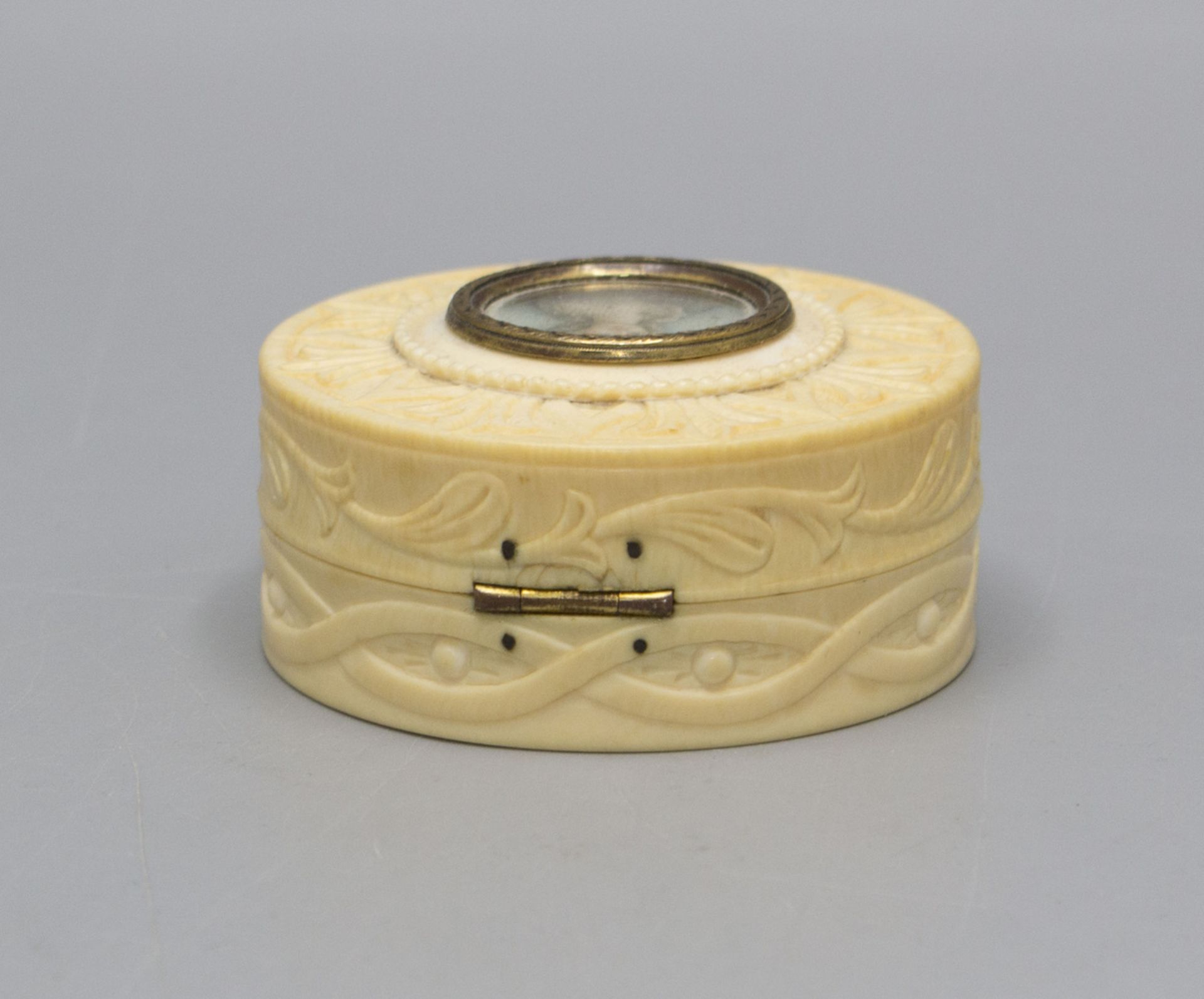 Tabatiere mit Miniatur / A snuff box with a miniature, 19. Jh. - Bild 3 aus 5