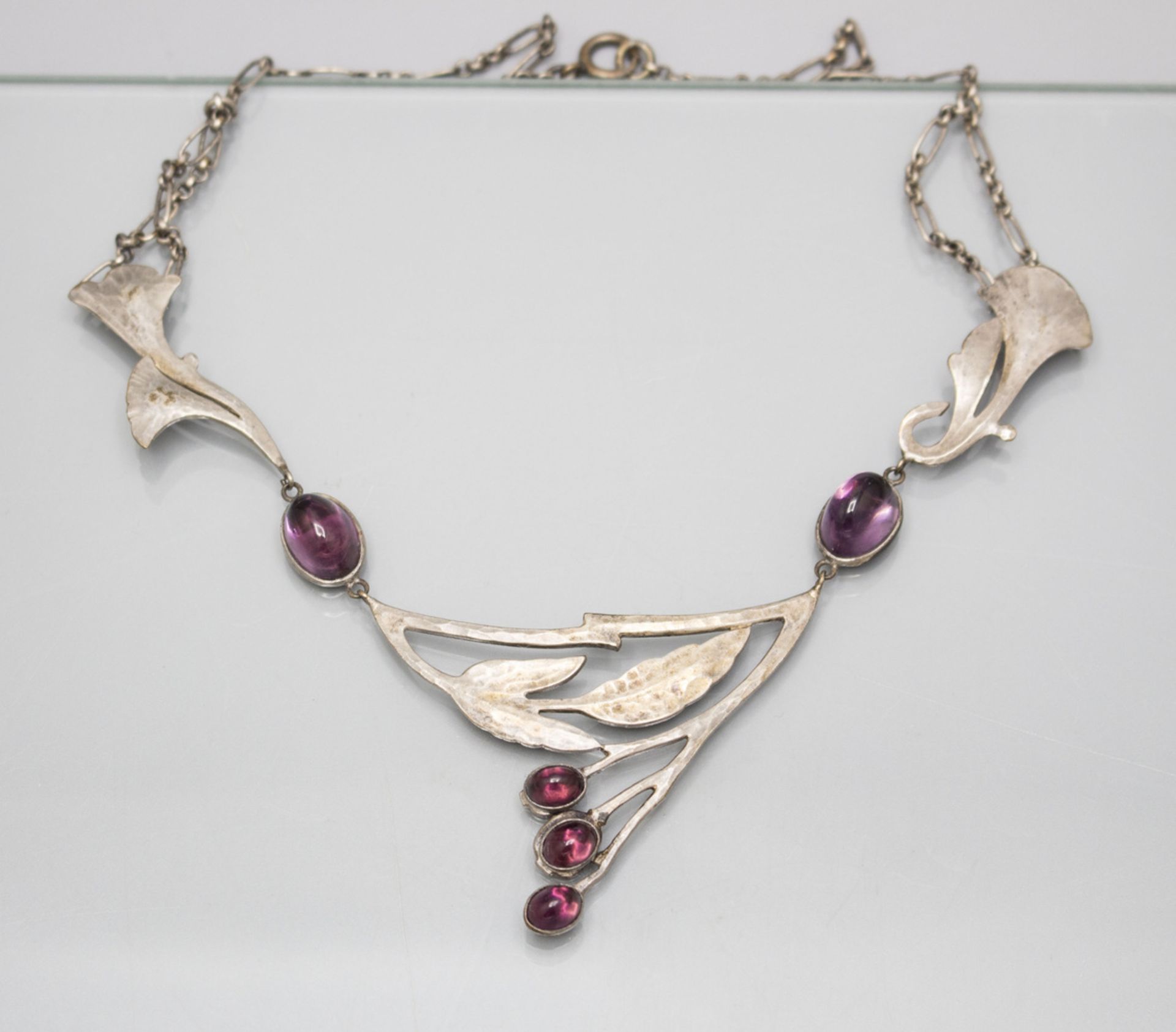 Jugendstil Collier mit Amethyst Cabochons / An Art Nouveau necklace with gingko leaves, wohl ... - Image 2 of 3