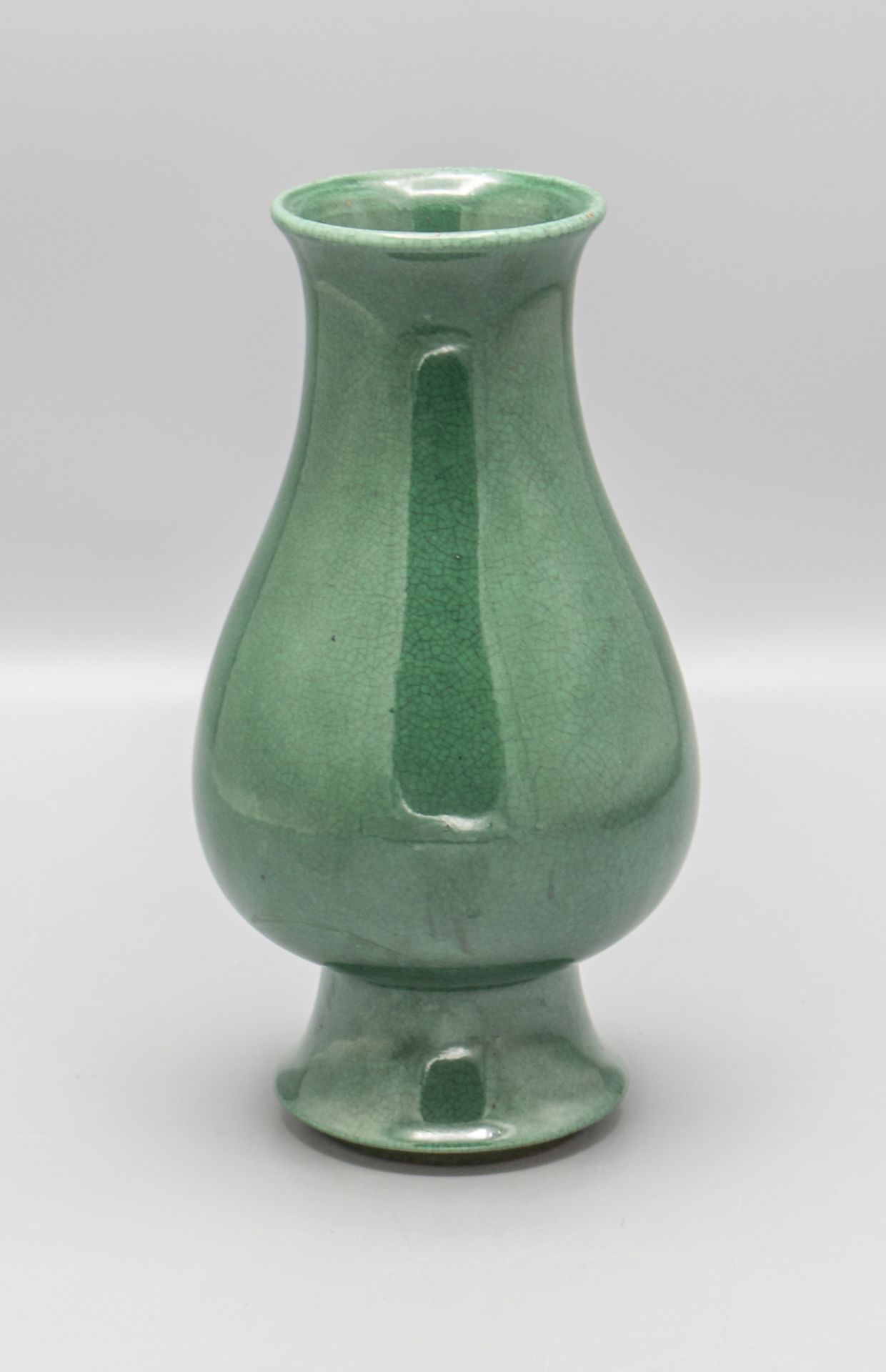 Apfelgrüne Vase / An apple green glazed vase, China, 19. Jh.