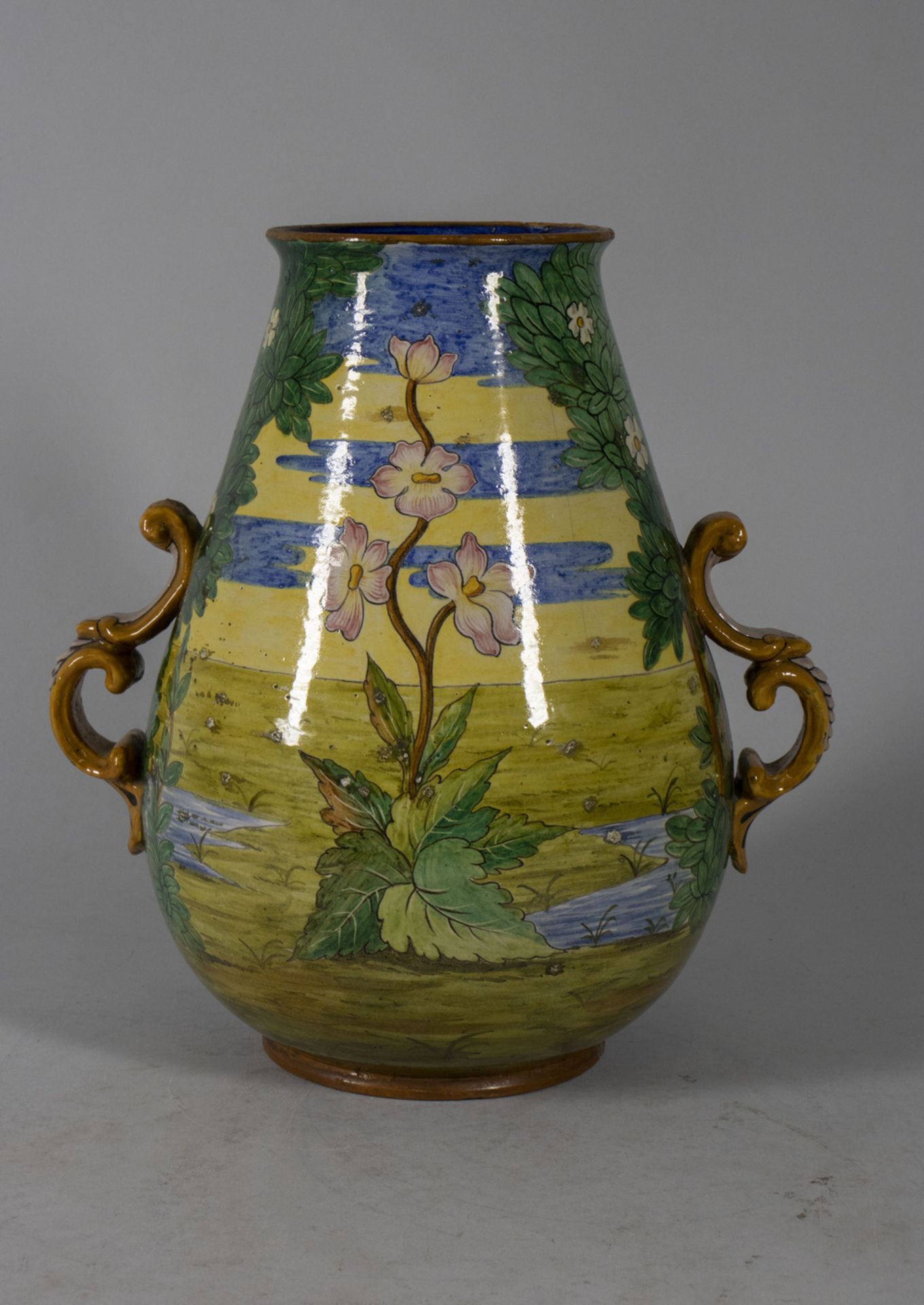 Majolika-Henkelvase im Urbino Renaissance-Stil / A majolica handled vase with Venus, wohl ... - Bild 3 aus 11