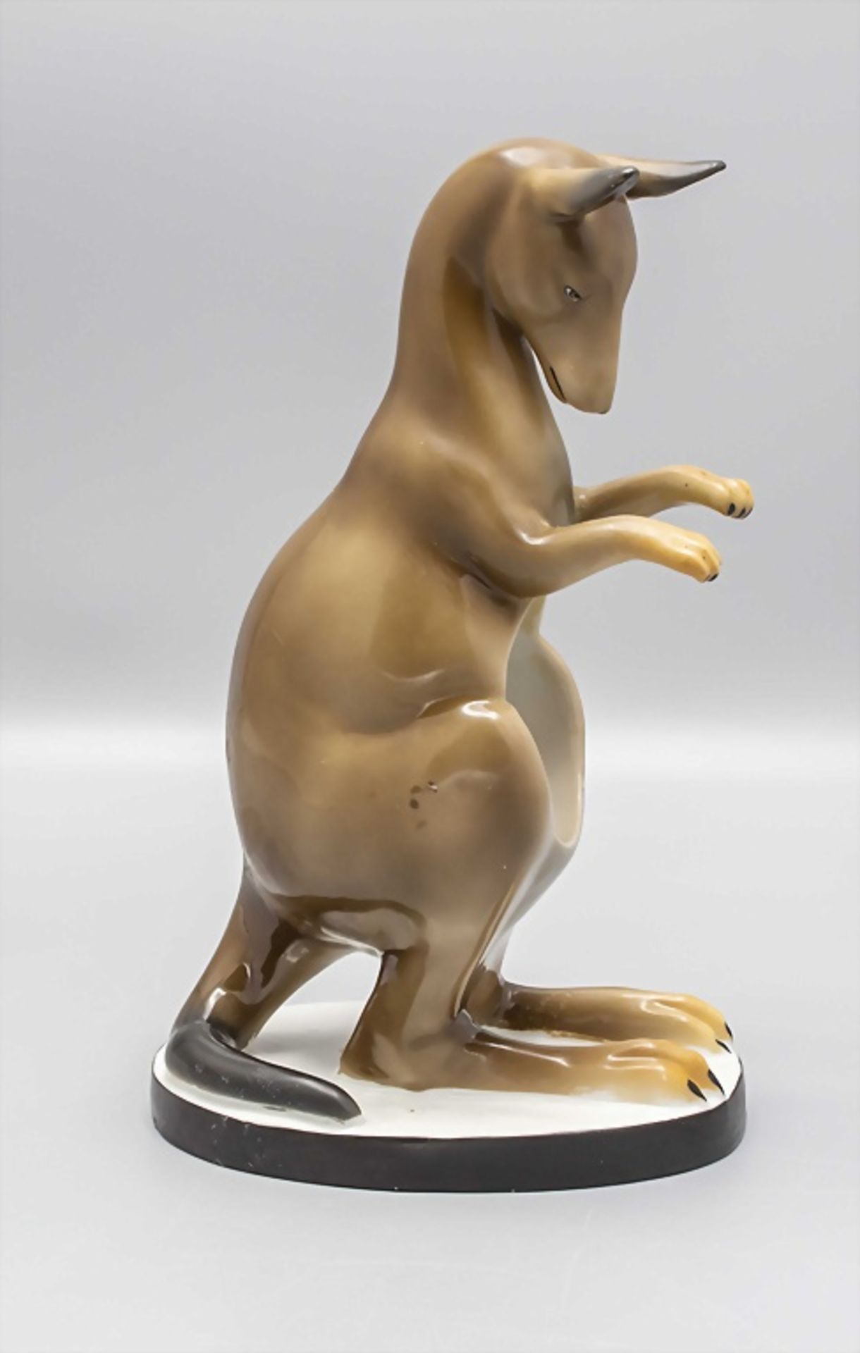 Porzallan Känguru als Halter / A porcelain kangaroo as holder, Anfang 20. Jh. - Bild 3 aus 6