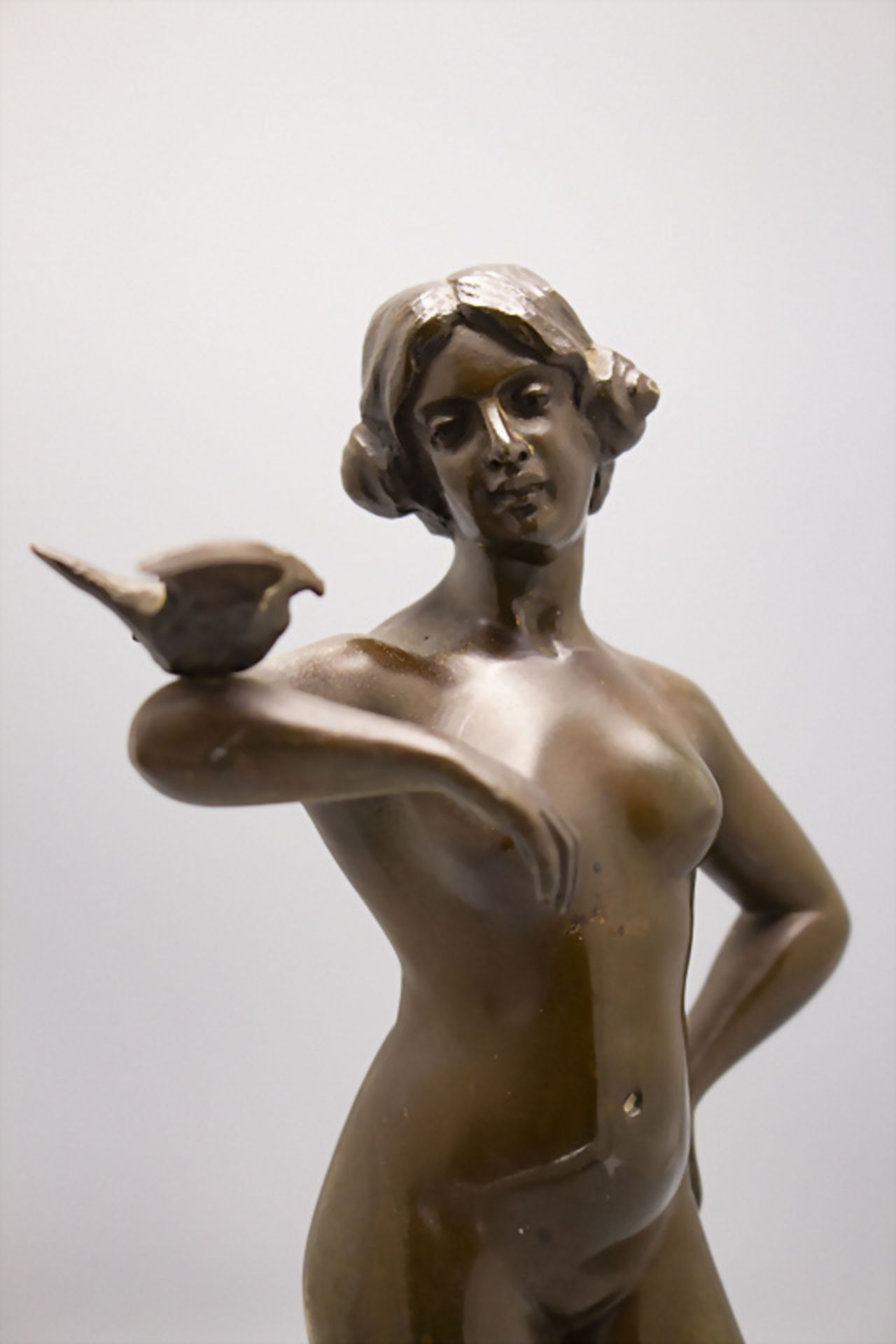 Jugendstil Bronzeplastik 'Stehender weiblicher Akt mit Taube' / An Art Nouveau bronze ... - Image 5 of 6