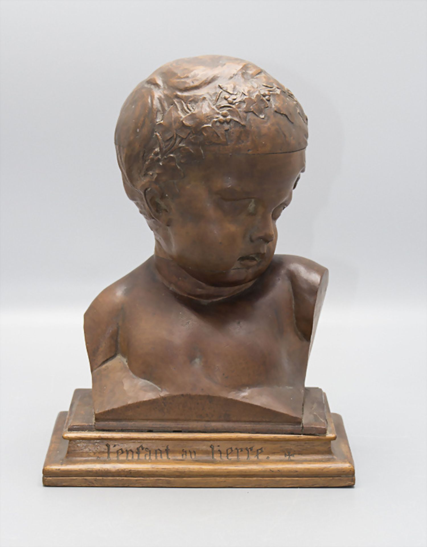 Büste eines Kindes / A wooden bust of a child,  Anfang 20. Jh.