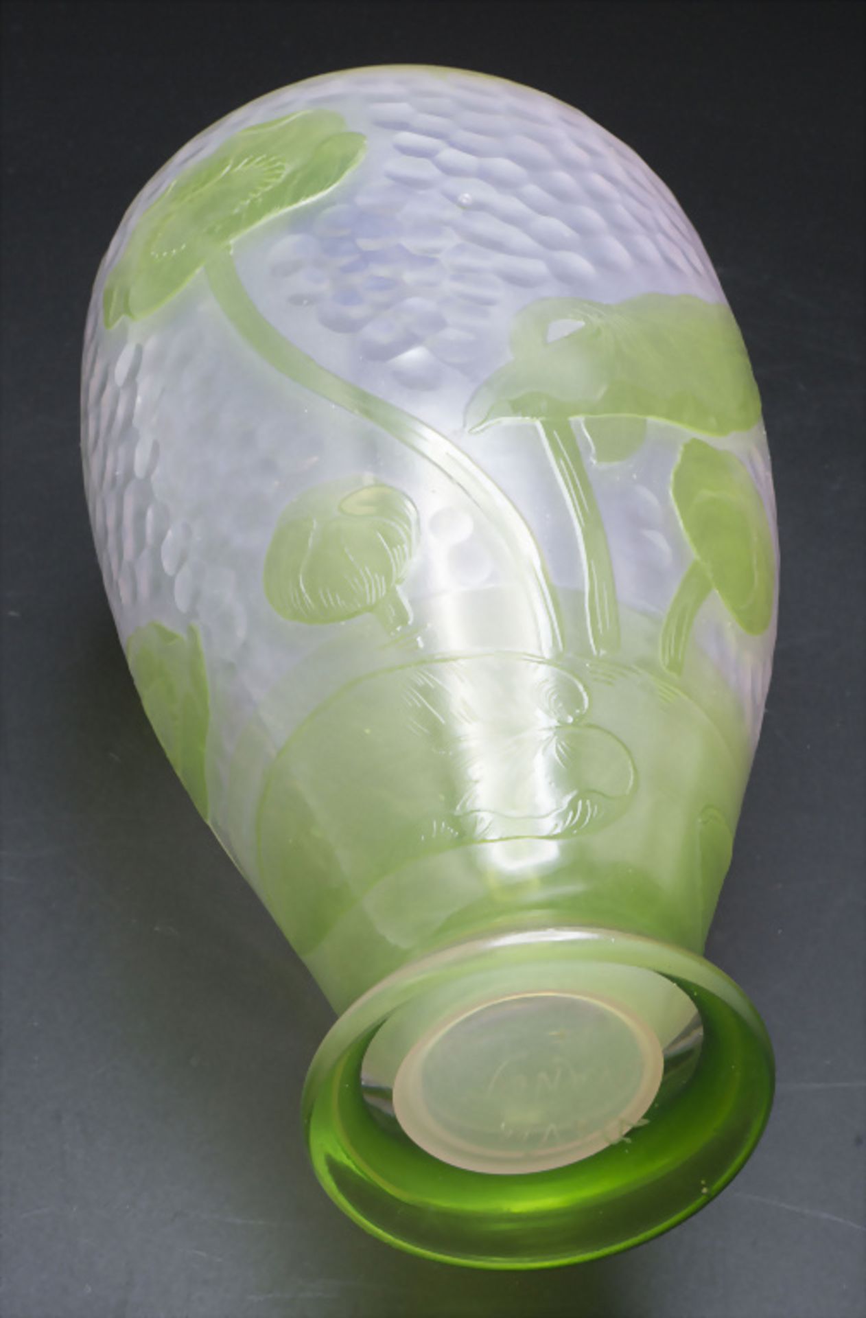 Jugendstil Vase 'Seerosen' / An Art Nouveau cameo glass vase 'water lilies', Daum Frères, ... - Bild 4 aus 6
