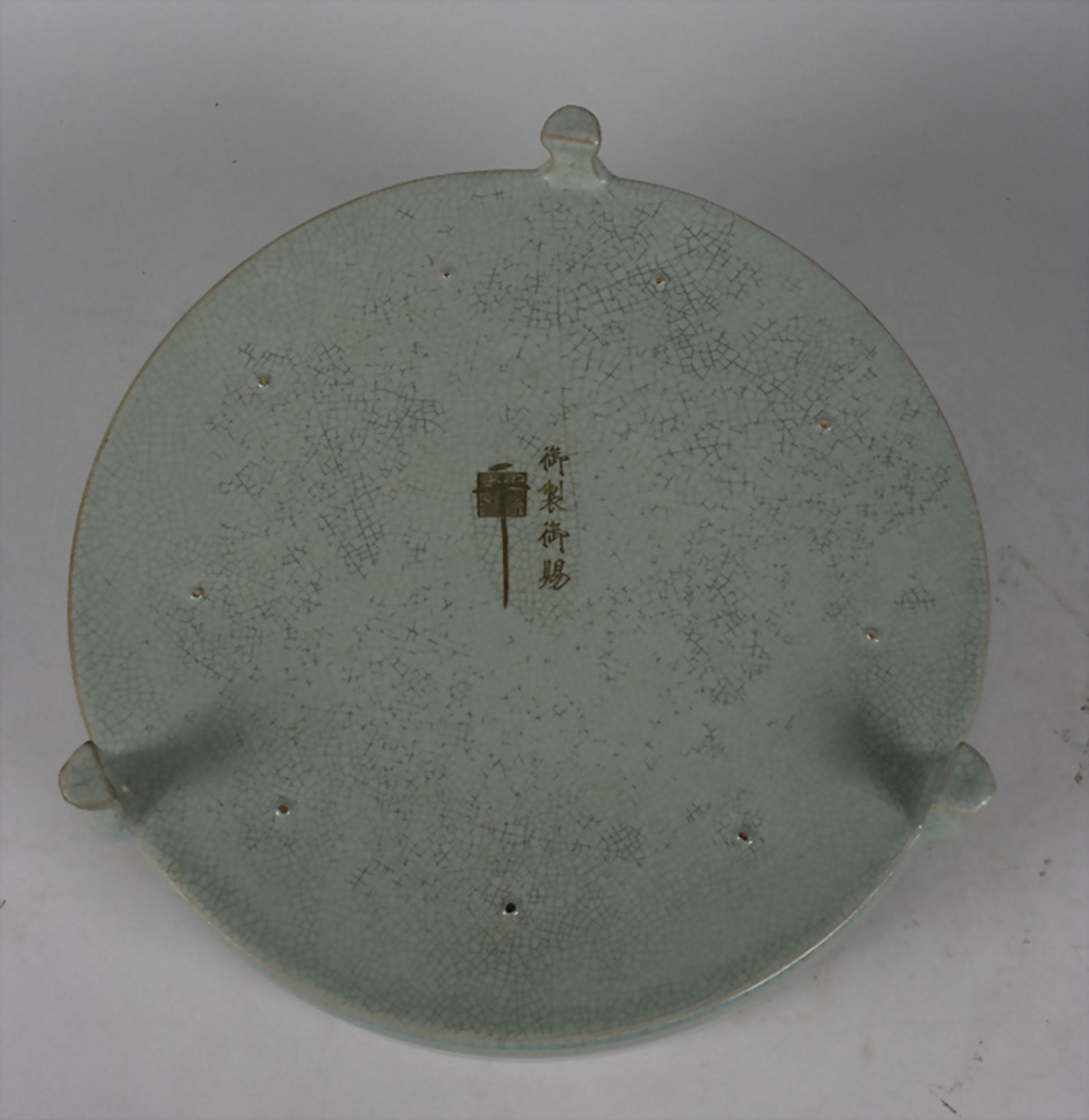 Große dreibeinige Schale / A large three-legged bowl, 18. Jh. - Image 7 of 8