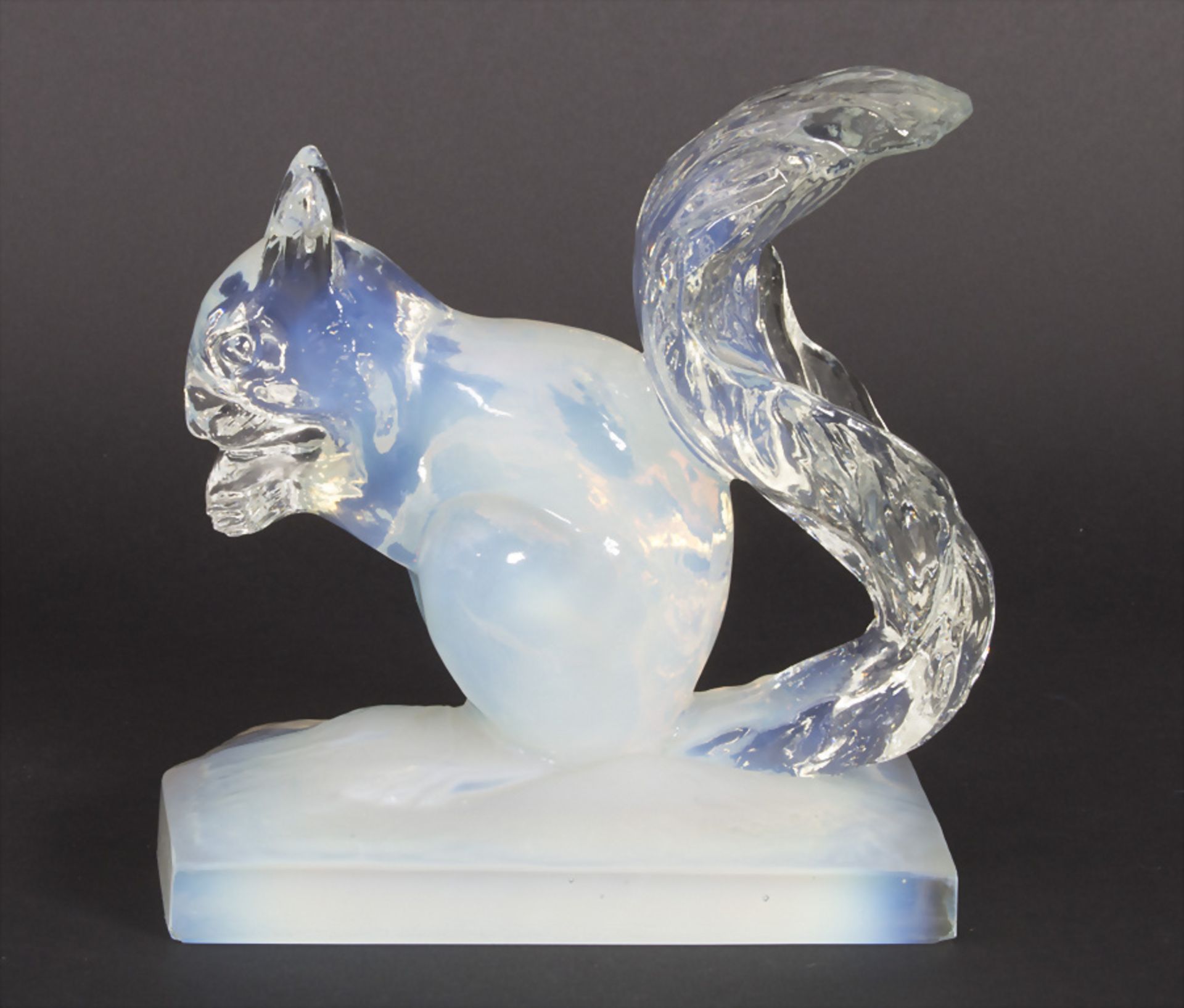 Art Deco Tierplastik 'Eichhörnchen' / An Art Deco glass sculpture of a squirrel, Mougin, ... - Image 2 of 8