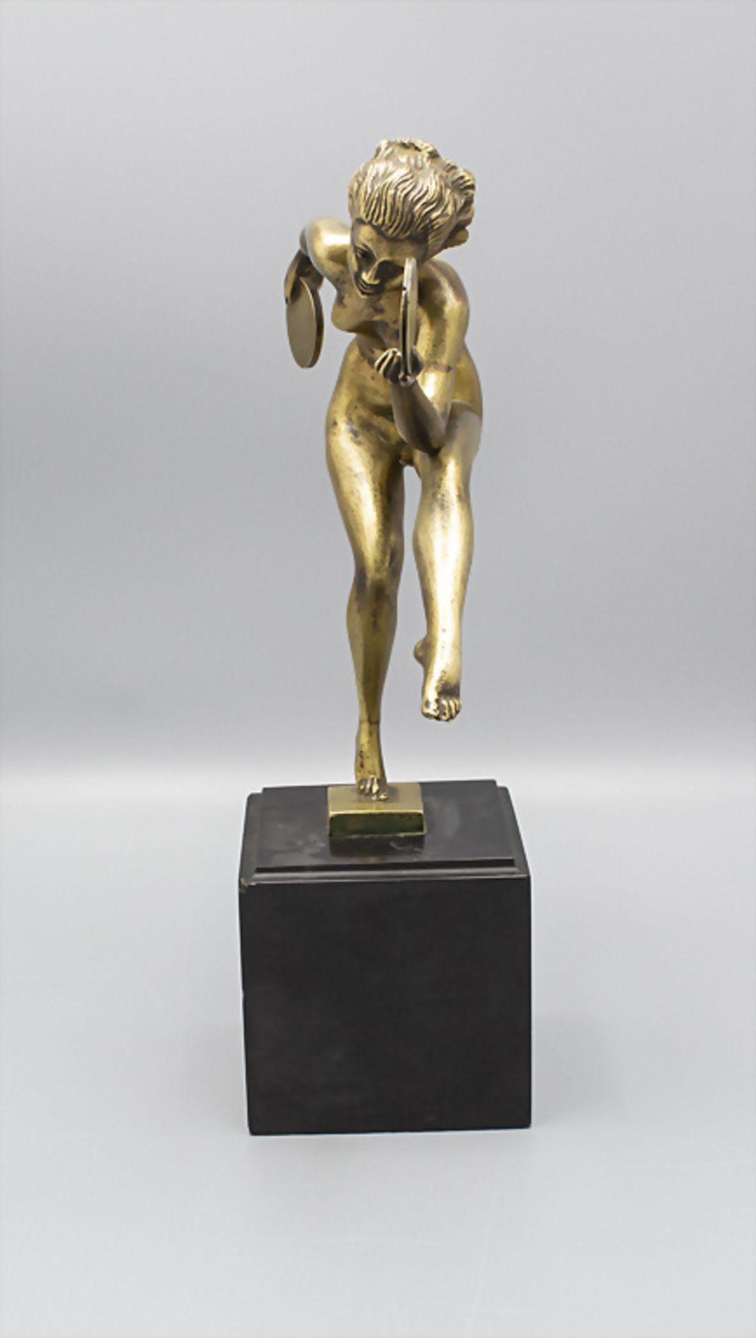 Art Déco Bronze 'Scheibentänzerin' / An Art Deco bronze 'Disc dancer', nach 1925 - Image 5 of 7